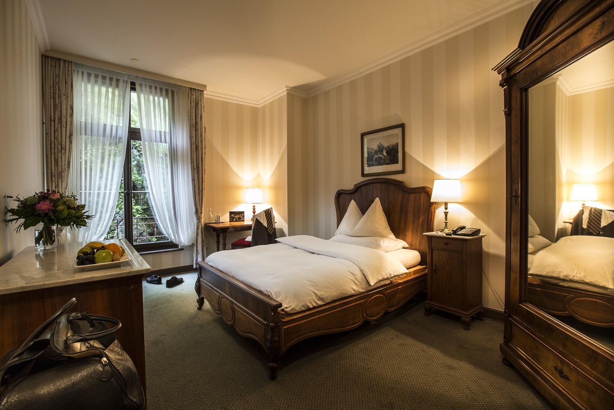 Single Classic with Views