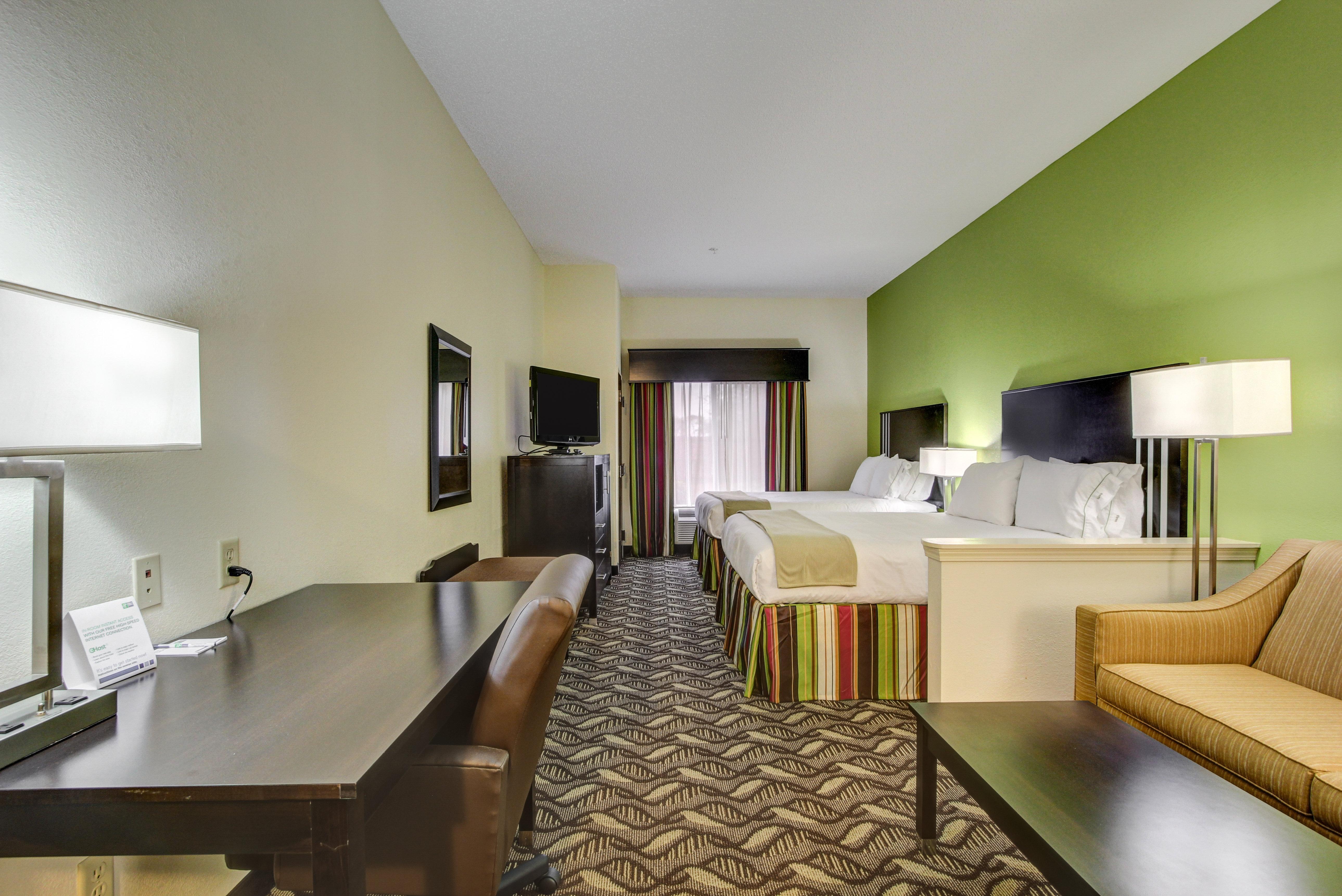 Double Two Queen Beds Non Smoking