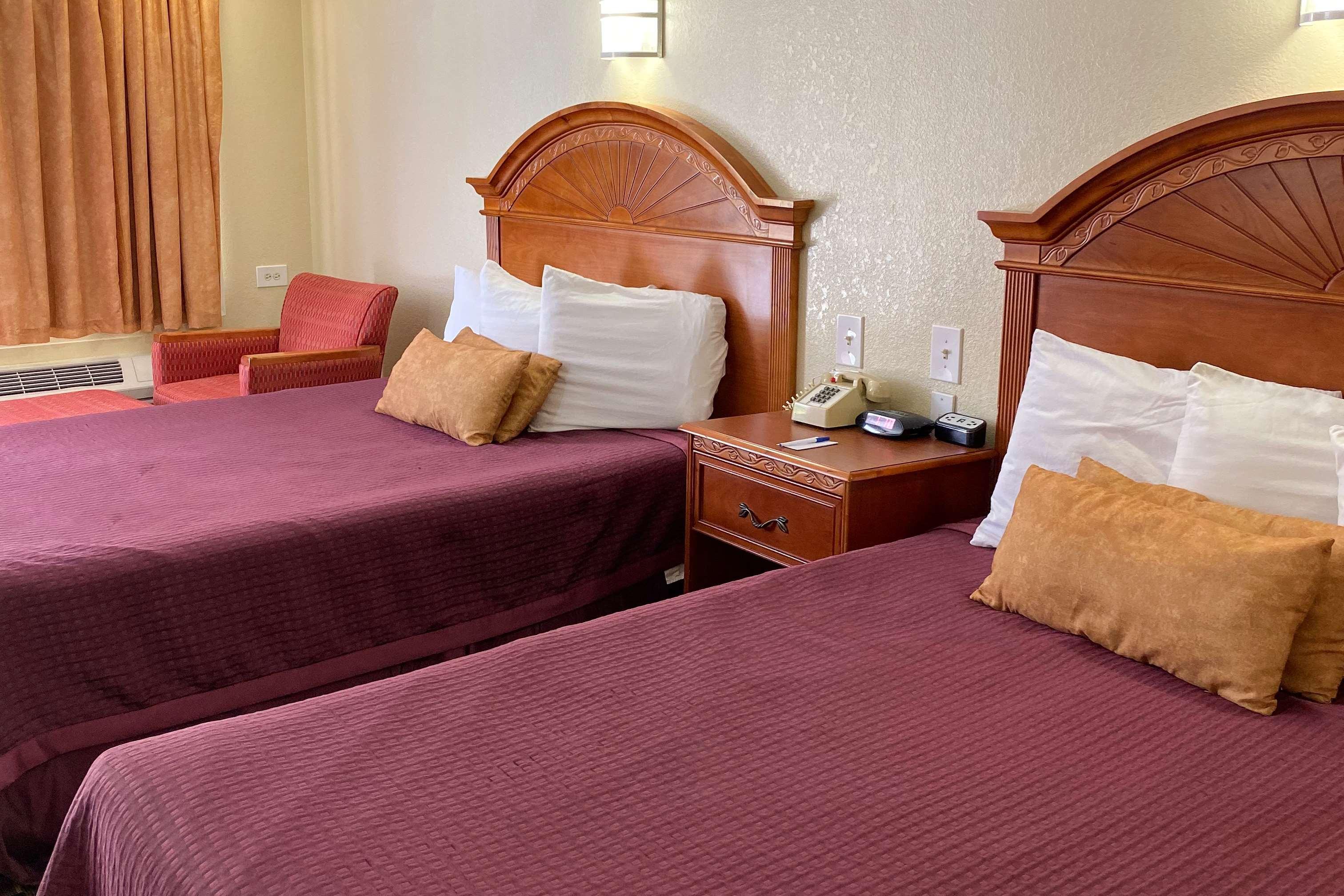 Double Two Queen Beds Non Smoking