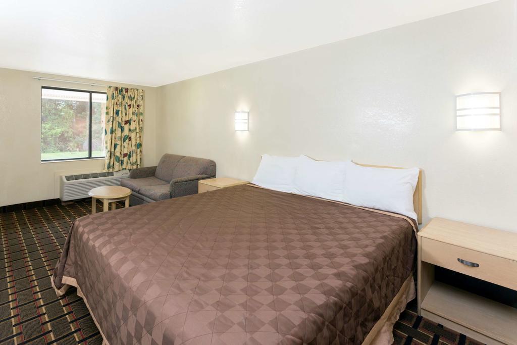 Double King Bed Non Smoking