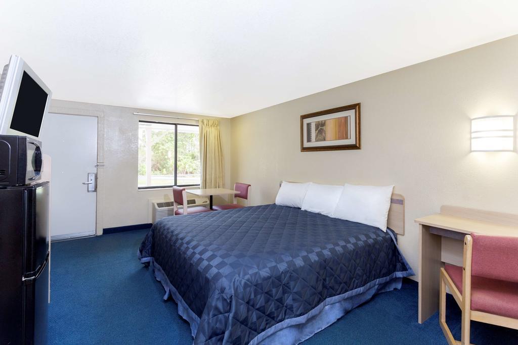 Double Accessible King Size Bed