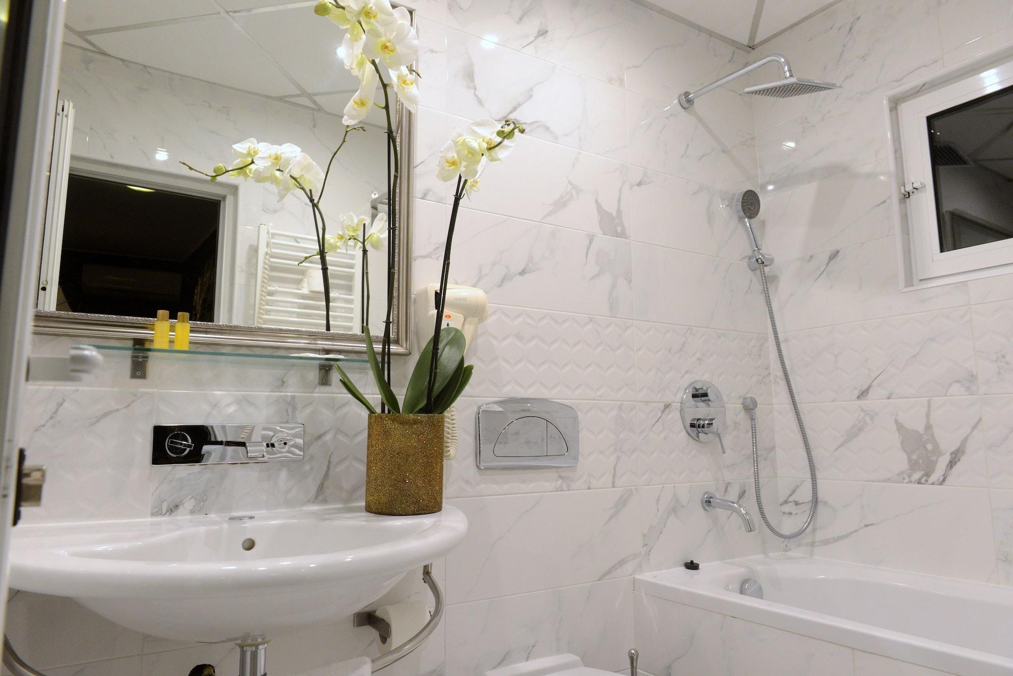 Double Deluxe King Bed