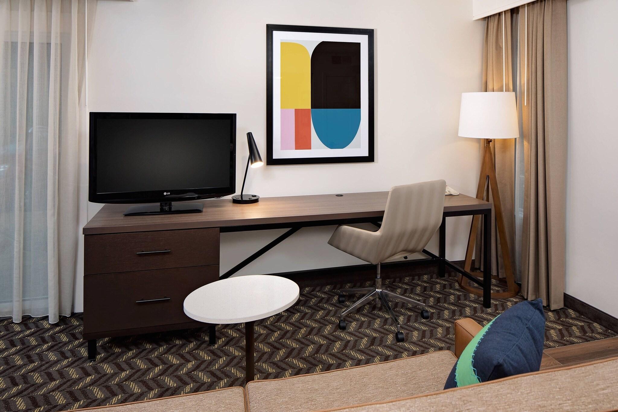 Studio Accessible-queen Size Bed