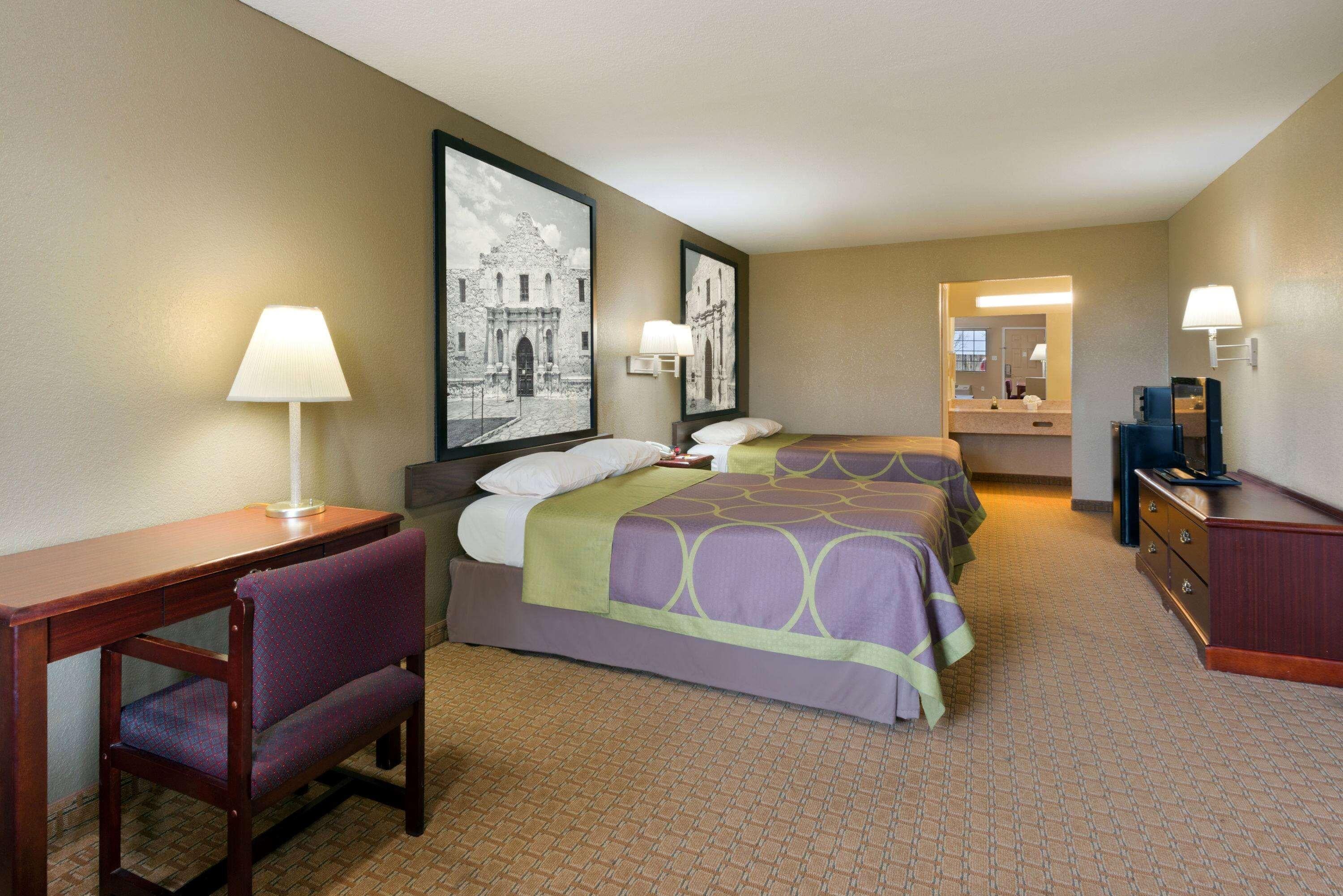 Quadruple Two Queen Beds Non Smoking