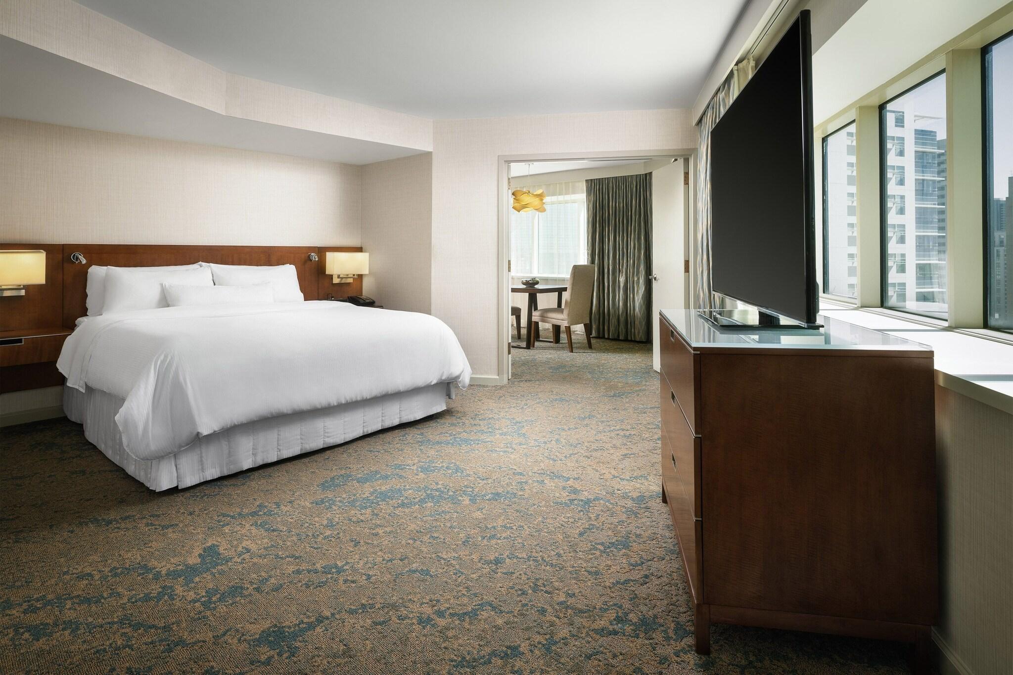 Junior Suite Bay View King Bed