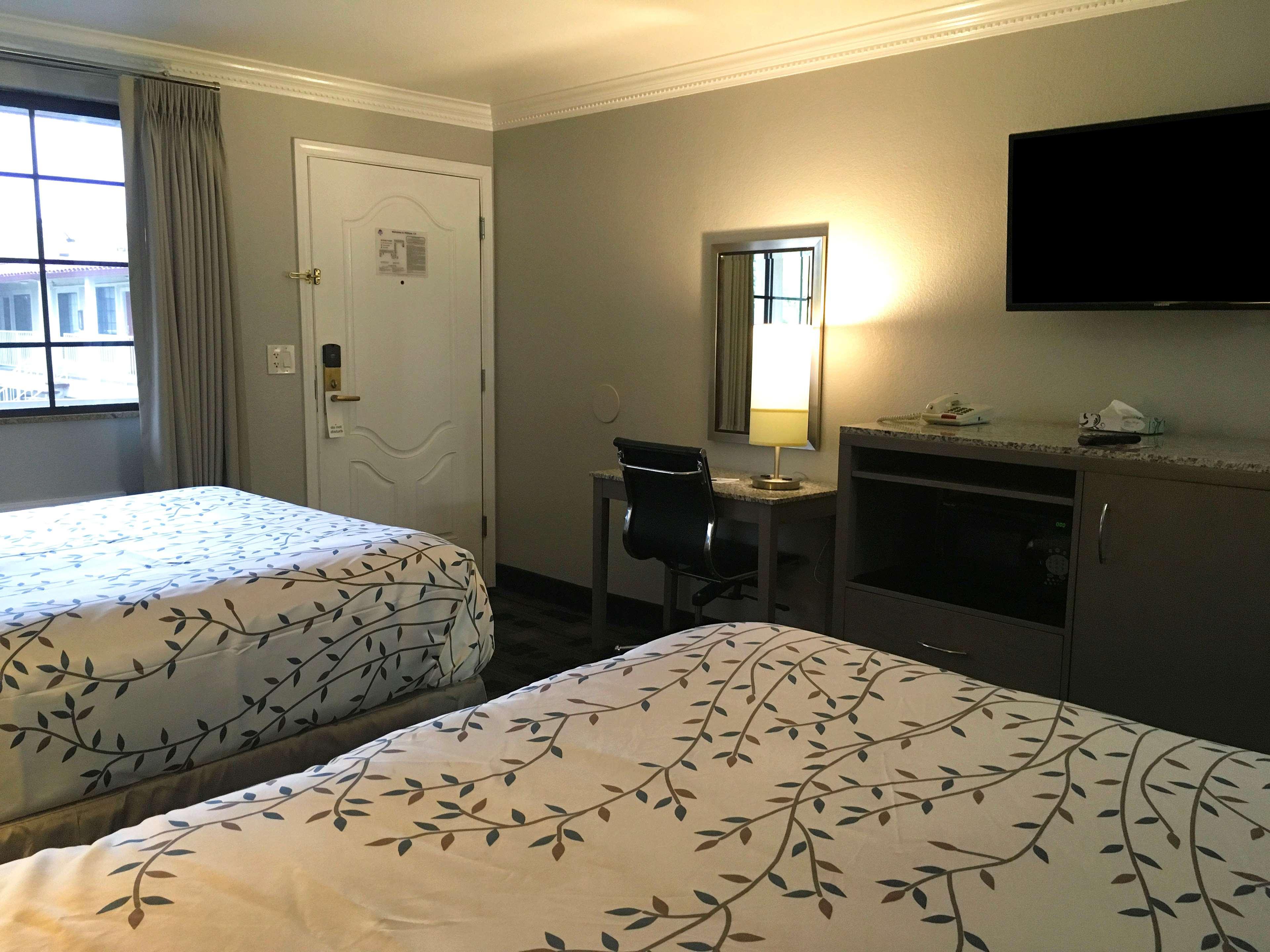 Double Two Queen Beds Non Smoking