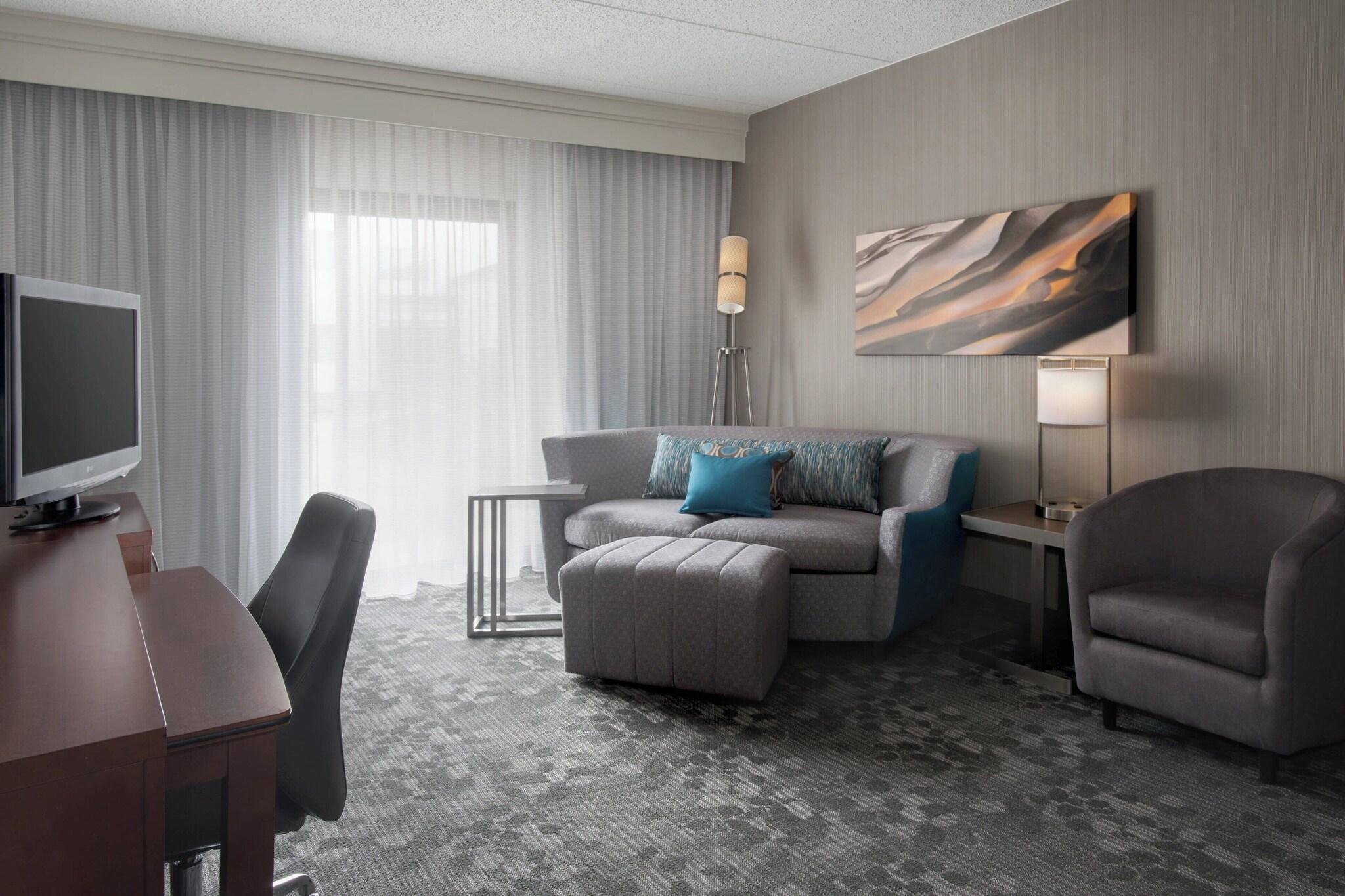 Suite Accessible King Size Bed