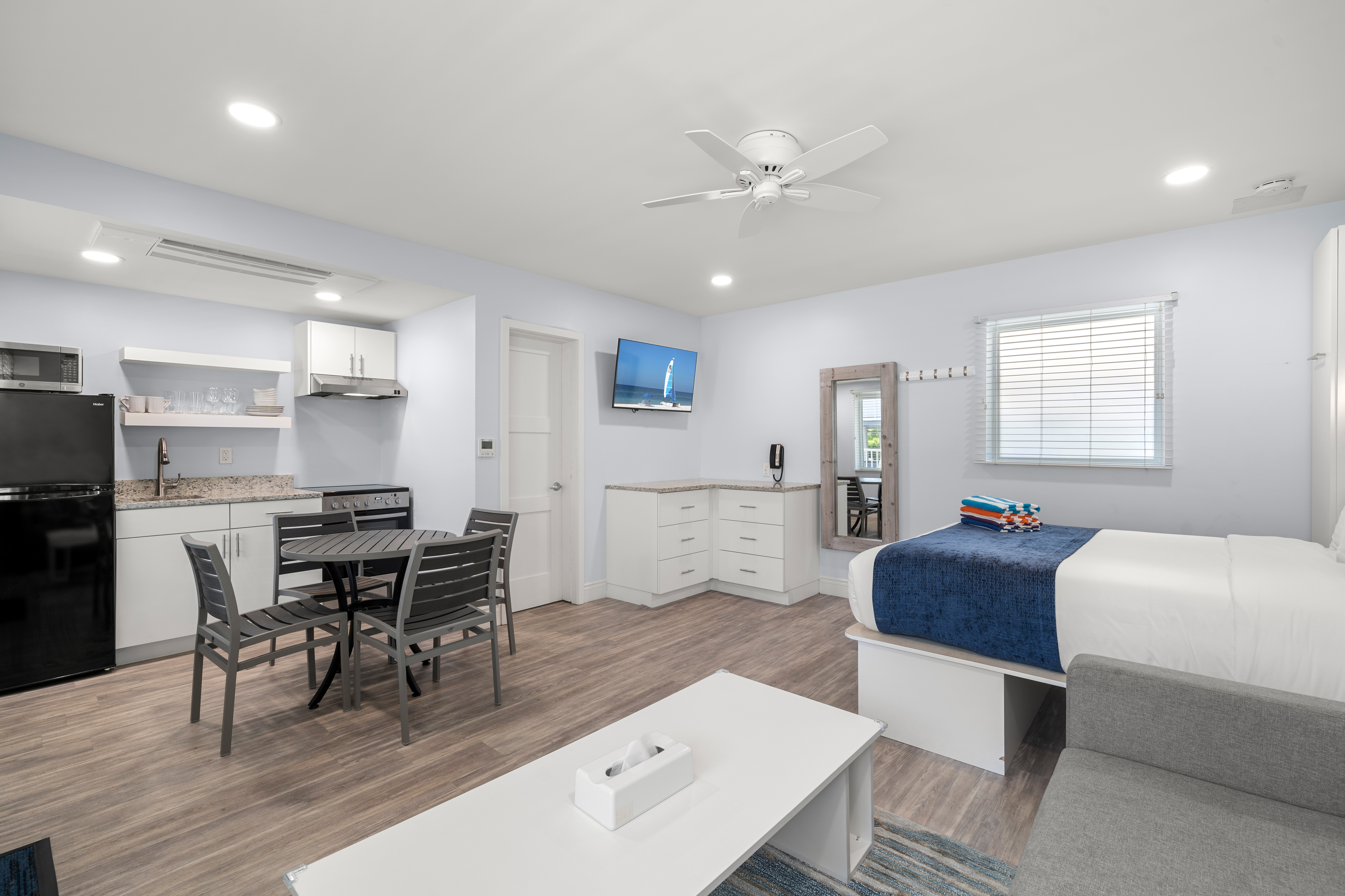 Studio Classic Queen Bed