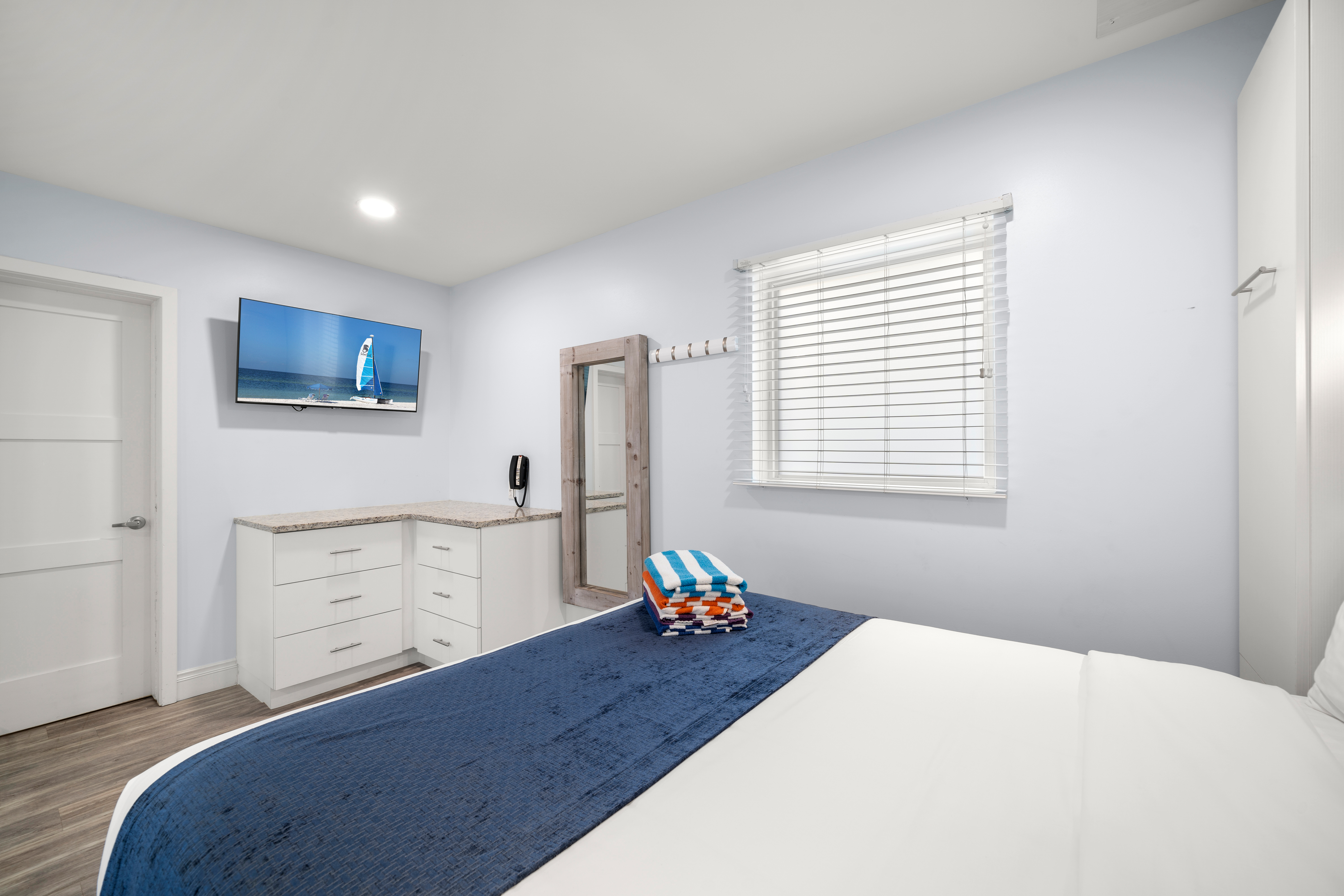 Studio Classic Queen Bed