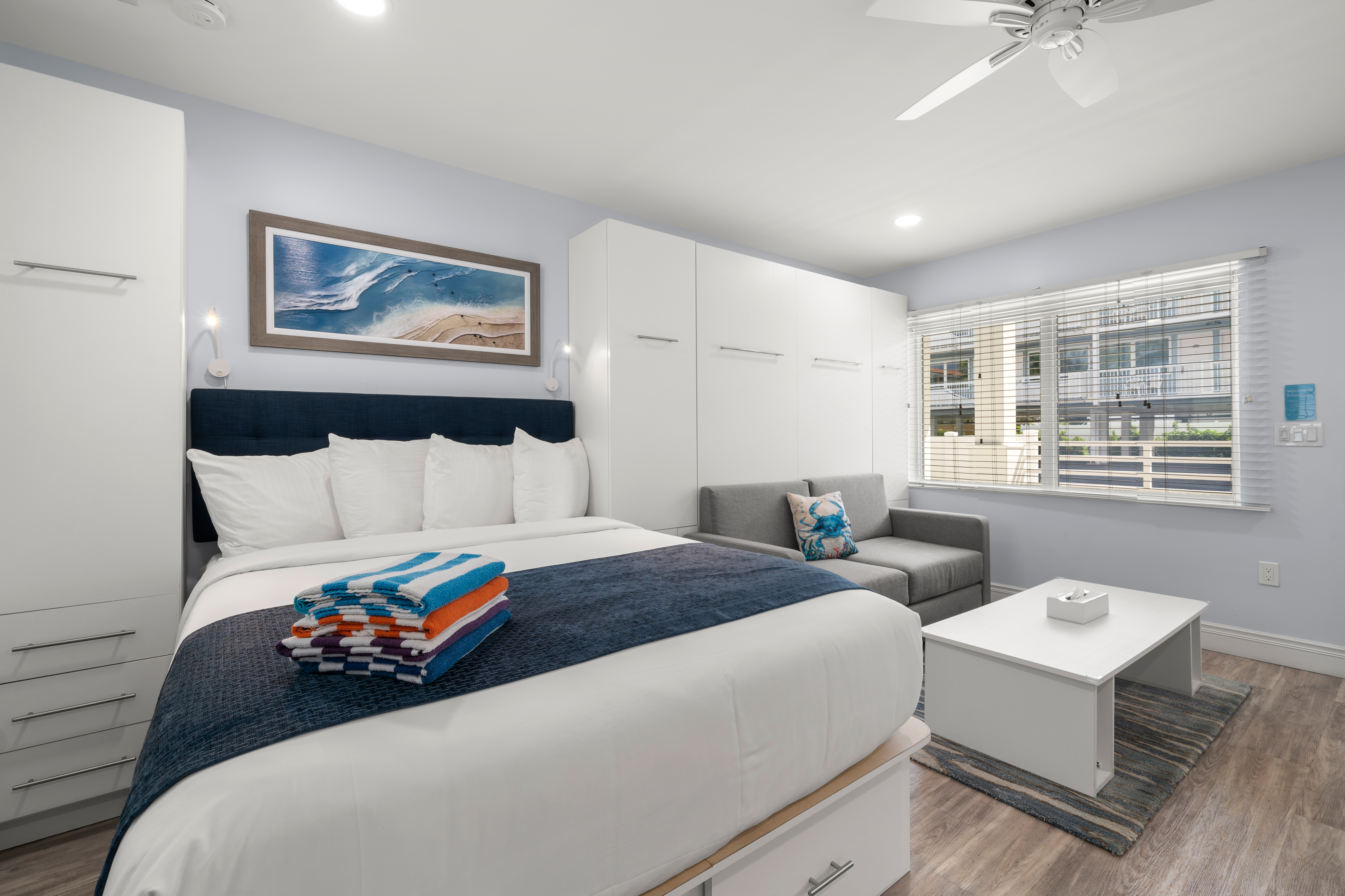 Studio Classic Queen Bed