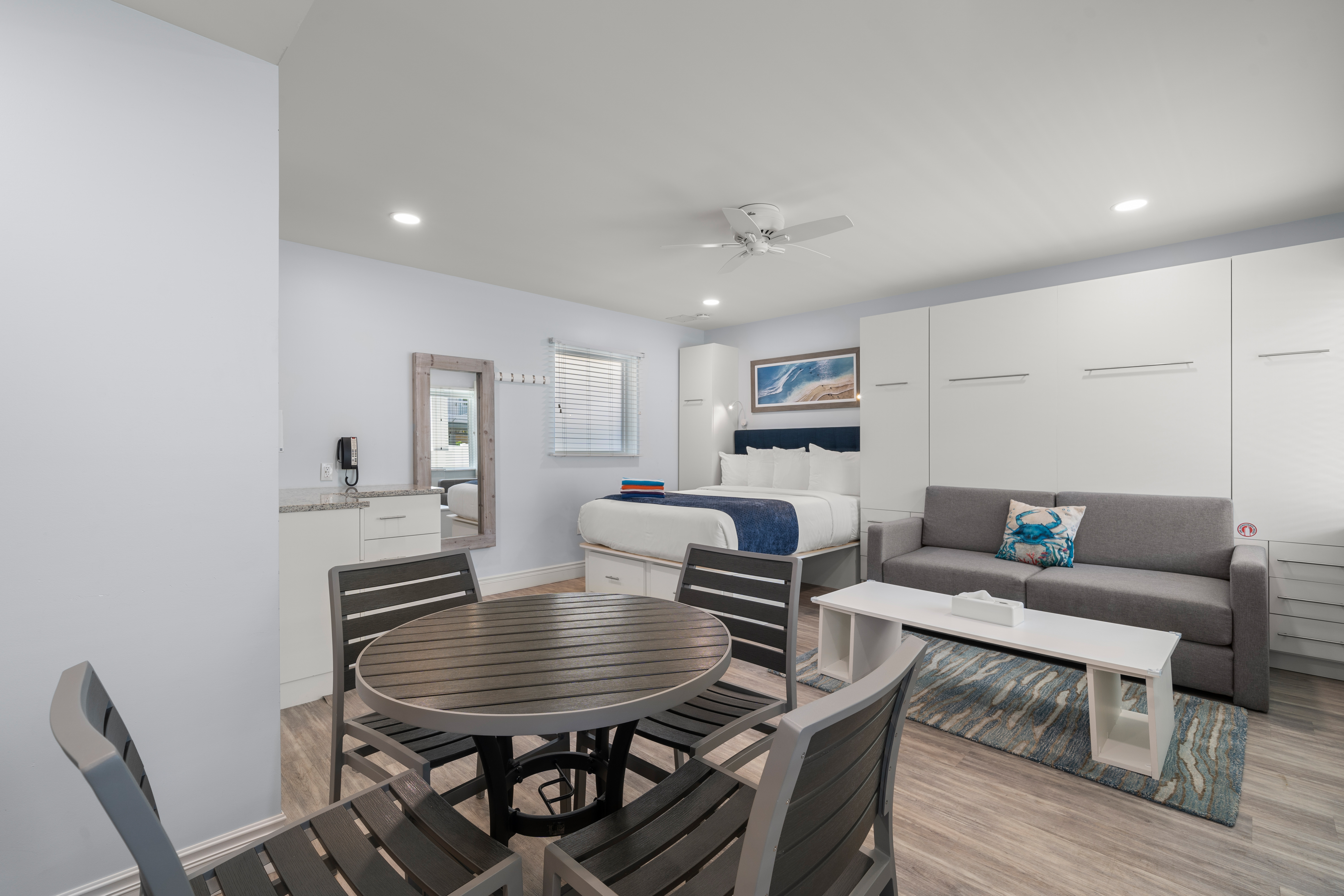 Studio Classic Queen Bed