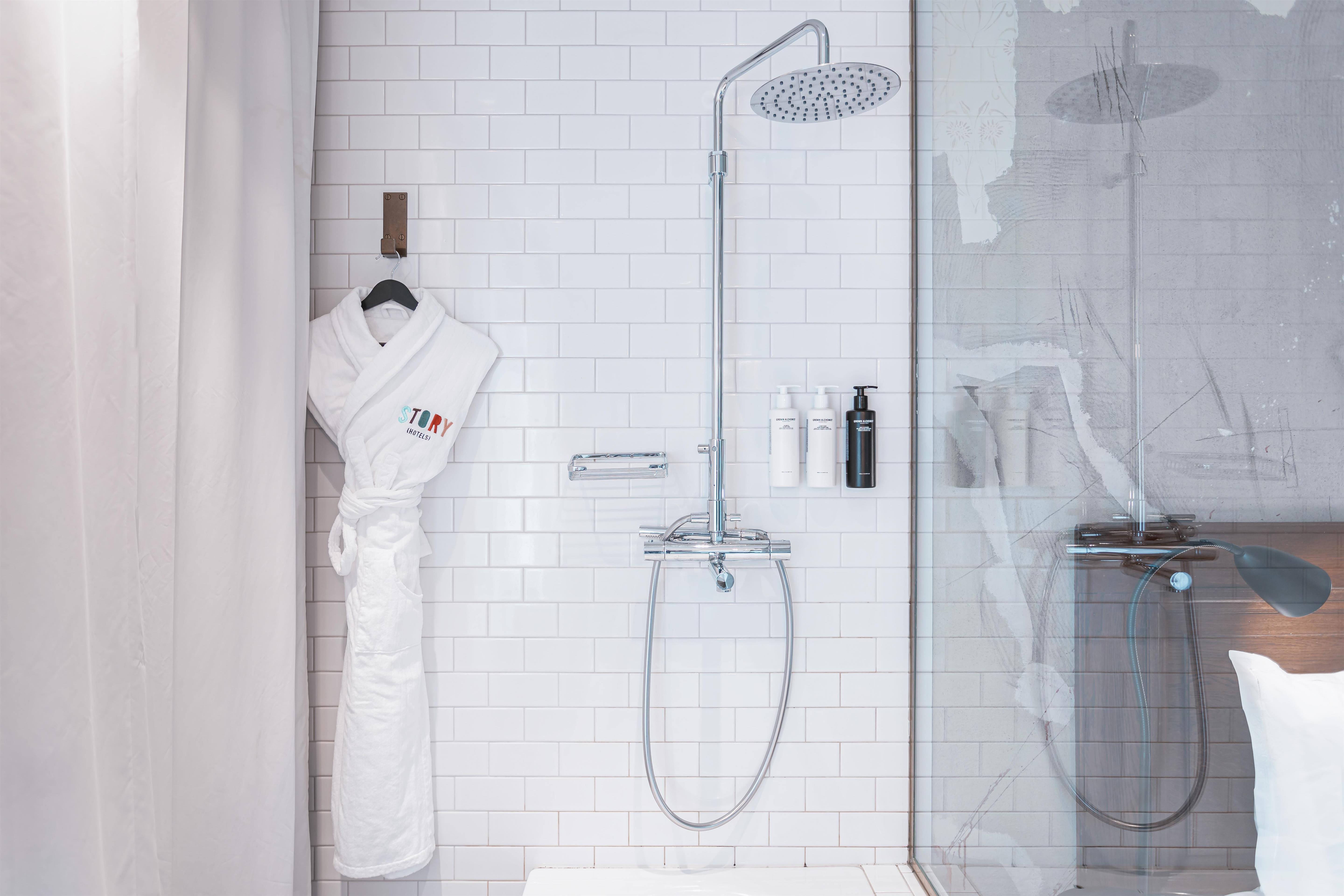 Double Deluxe Queen Bed