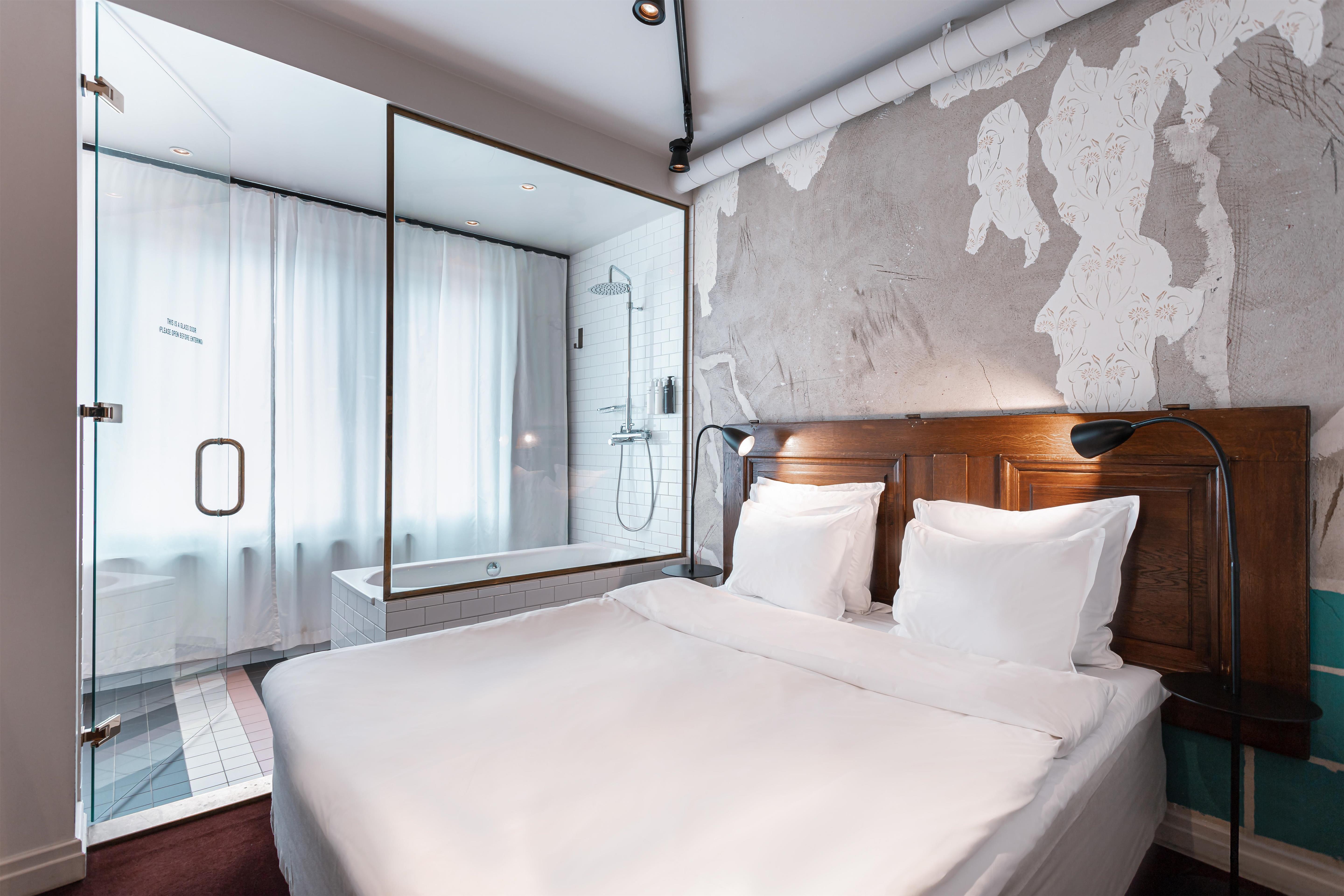 Double Deluxe Queen Bed