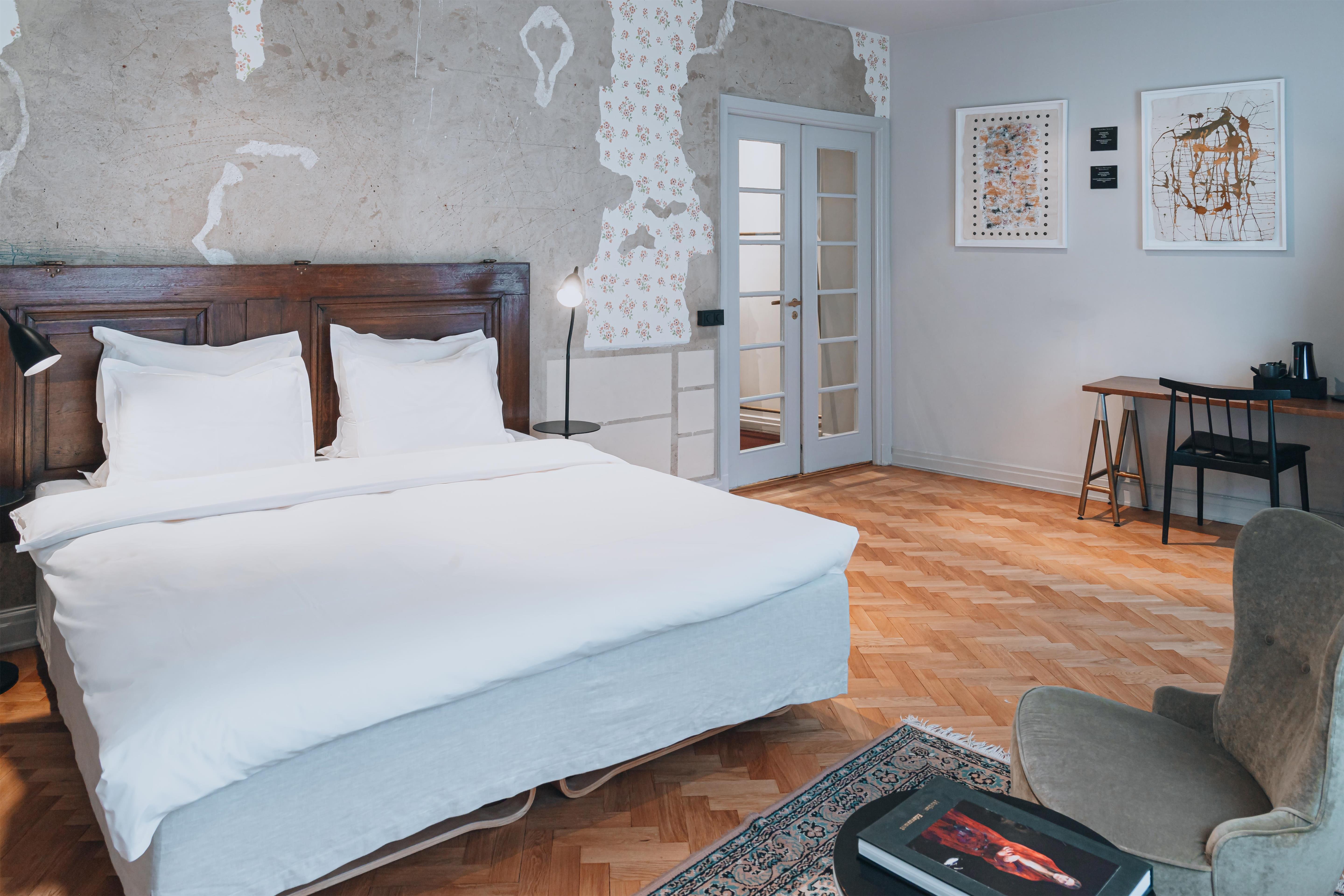 Double Deluxe King Bed