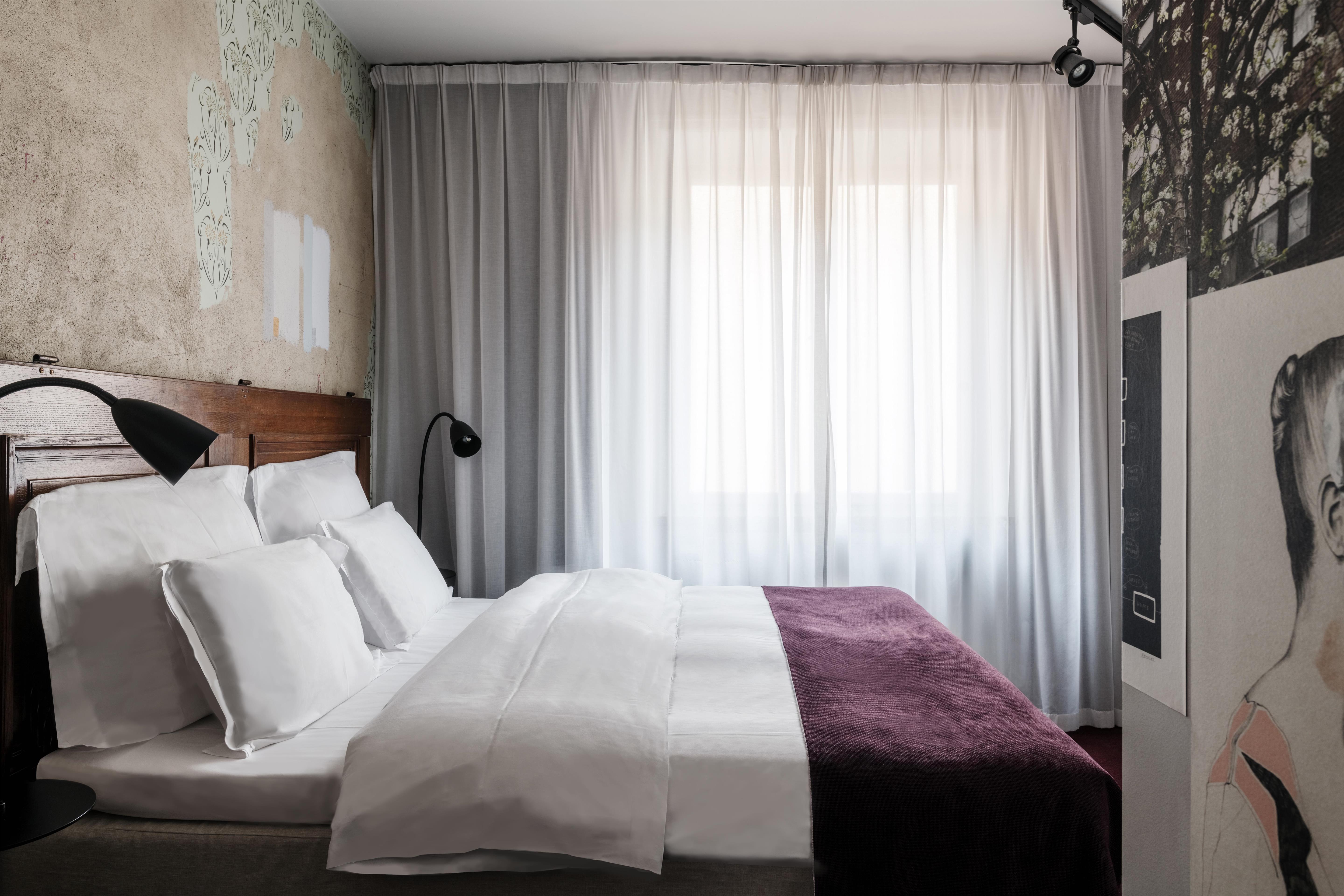 Double Queen Size Bed