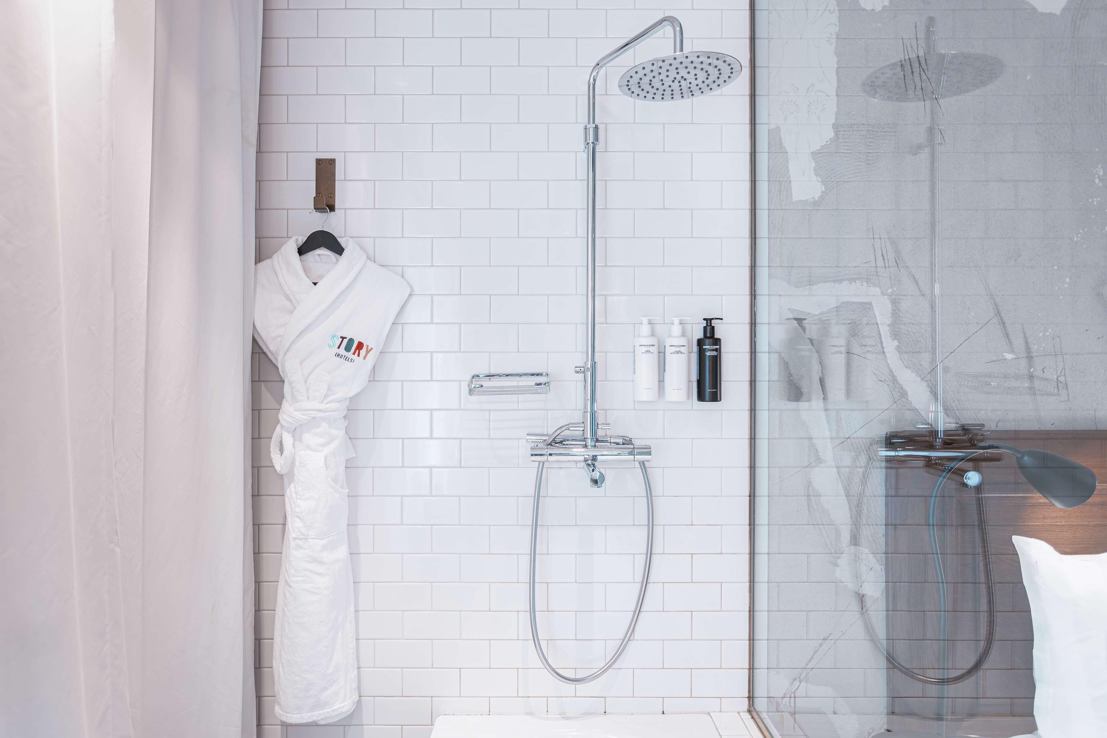 Double Deluxe Queen Bed