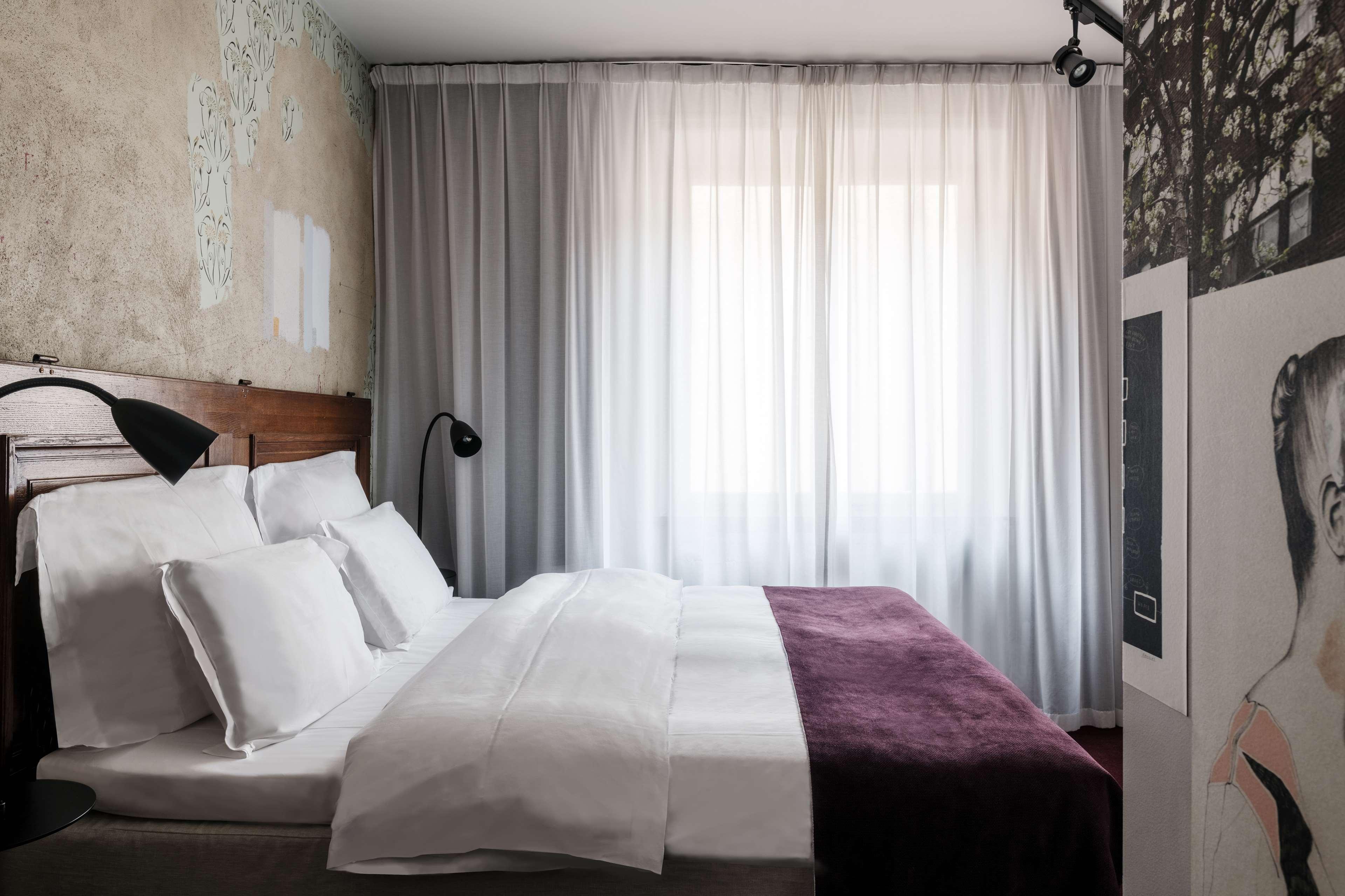 Double Queen Size Bed