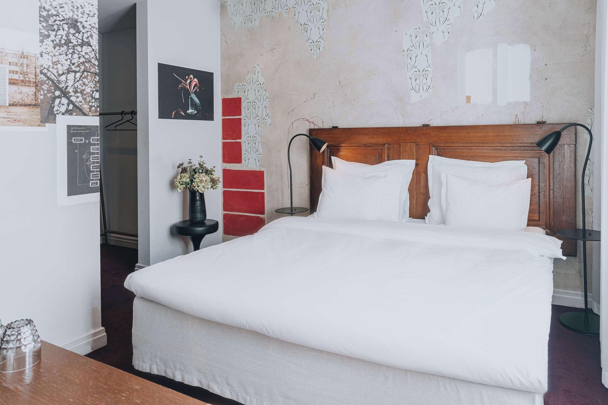 Double Queen Size Bed