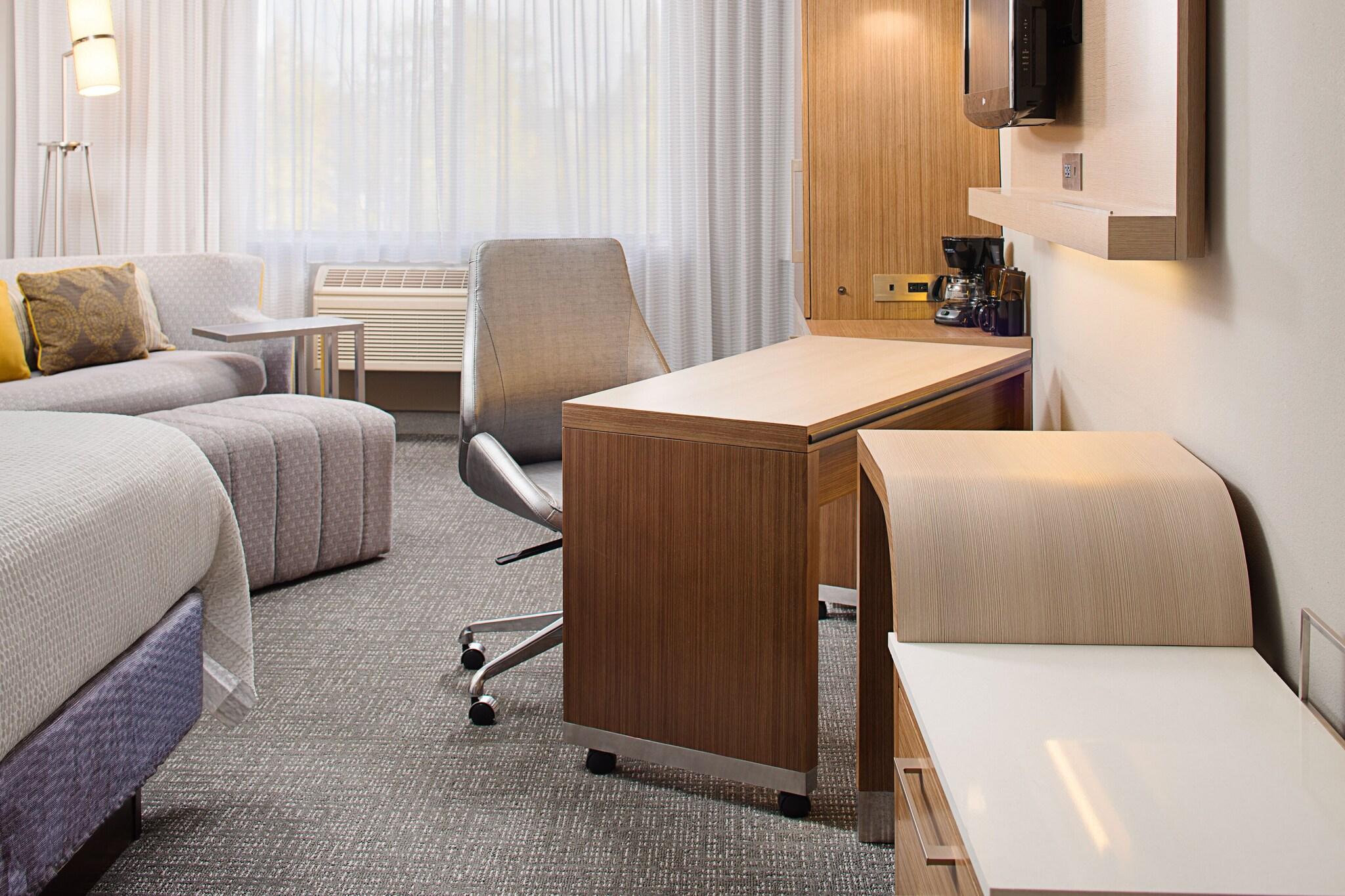 Studio Accessible King Size Bed