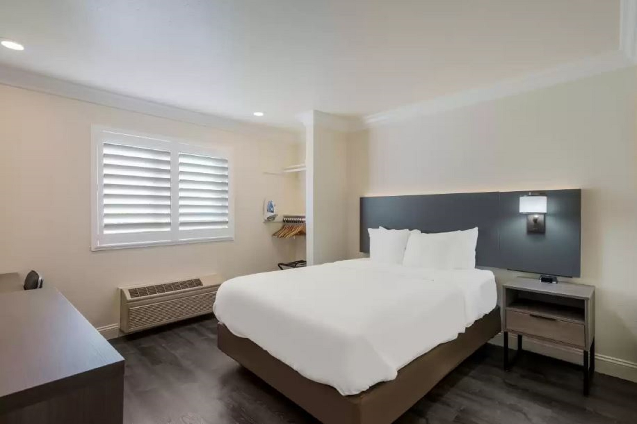 Double Queen Bed Non Smoking