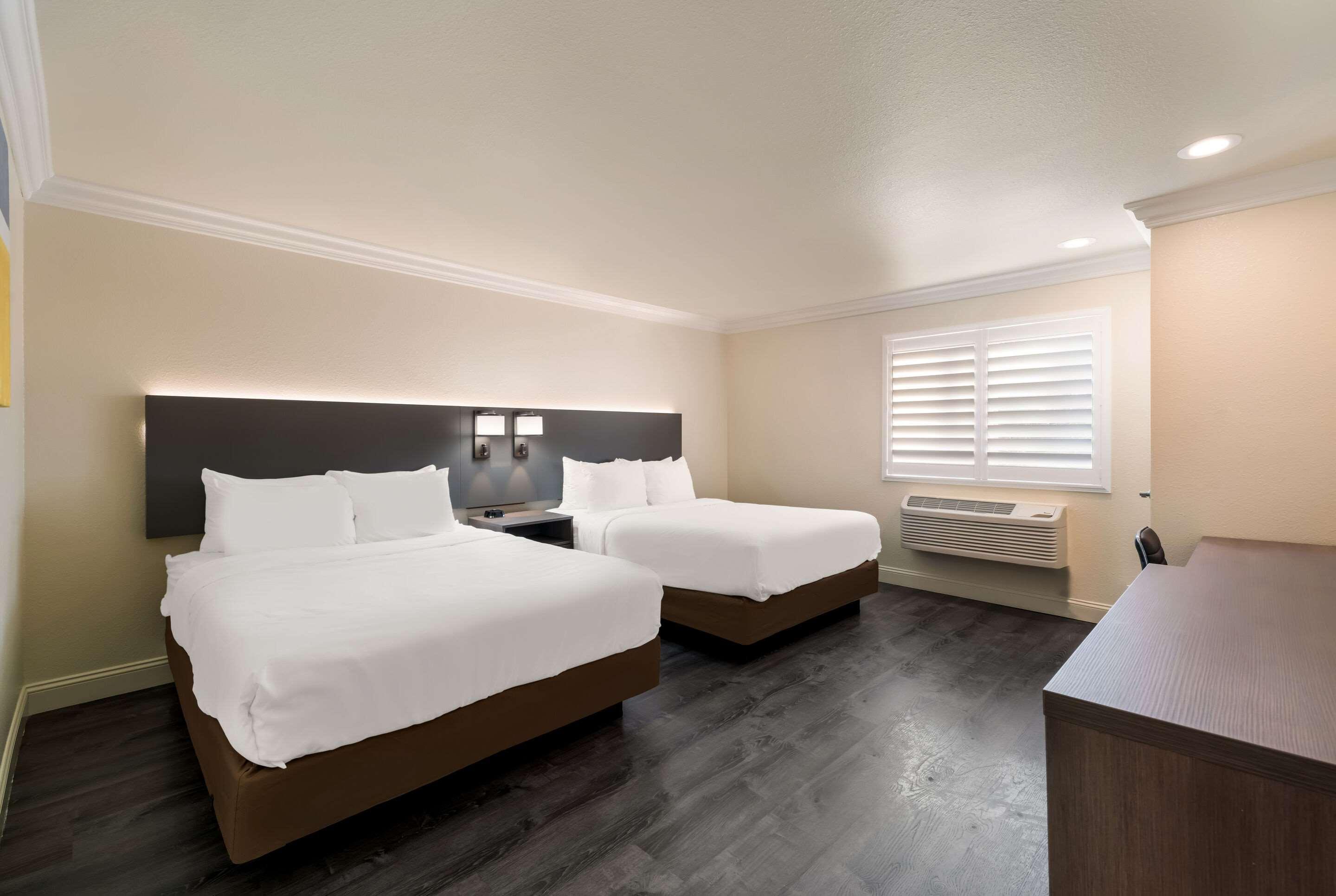 Quadruple Non Smoking