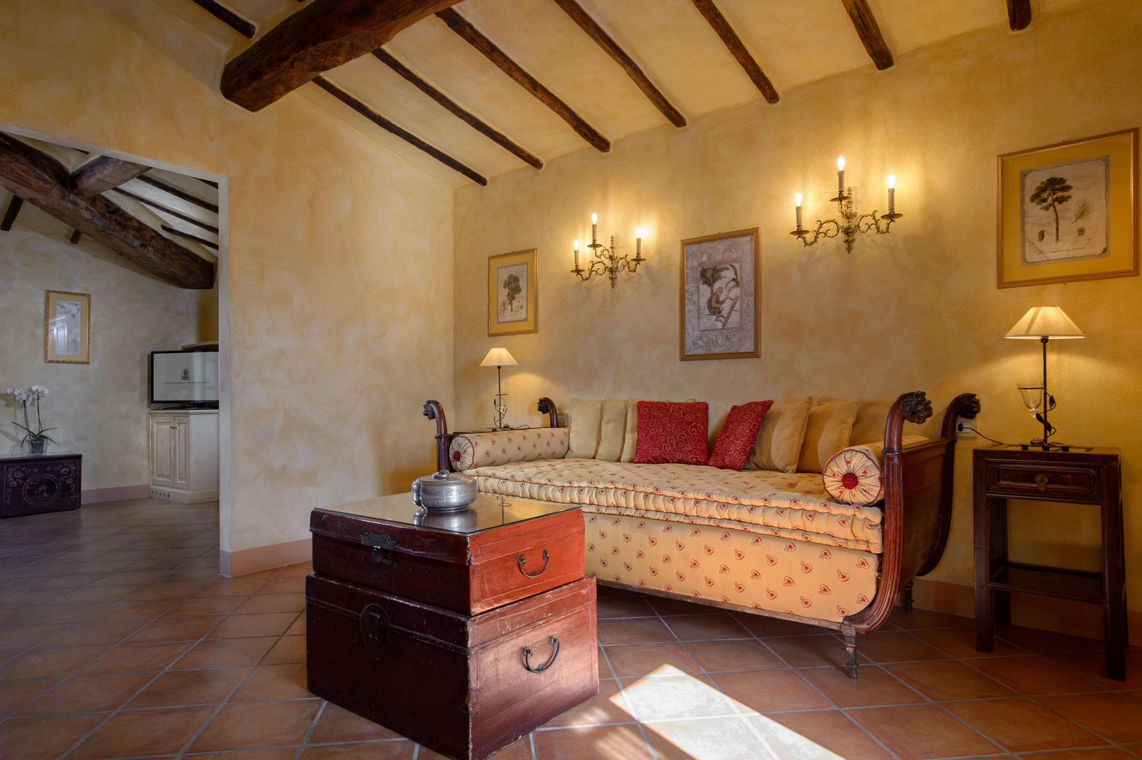 Junior Suite Queen Size Bed