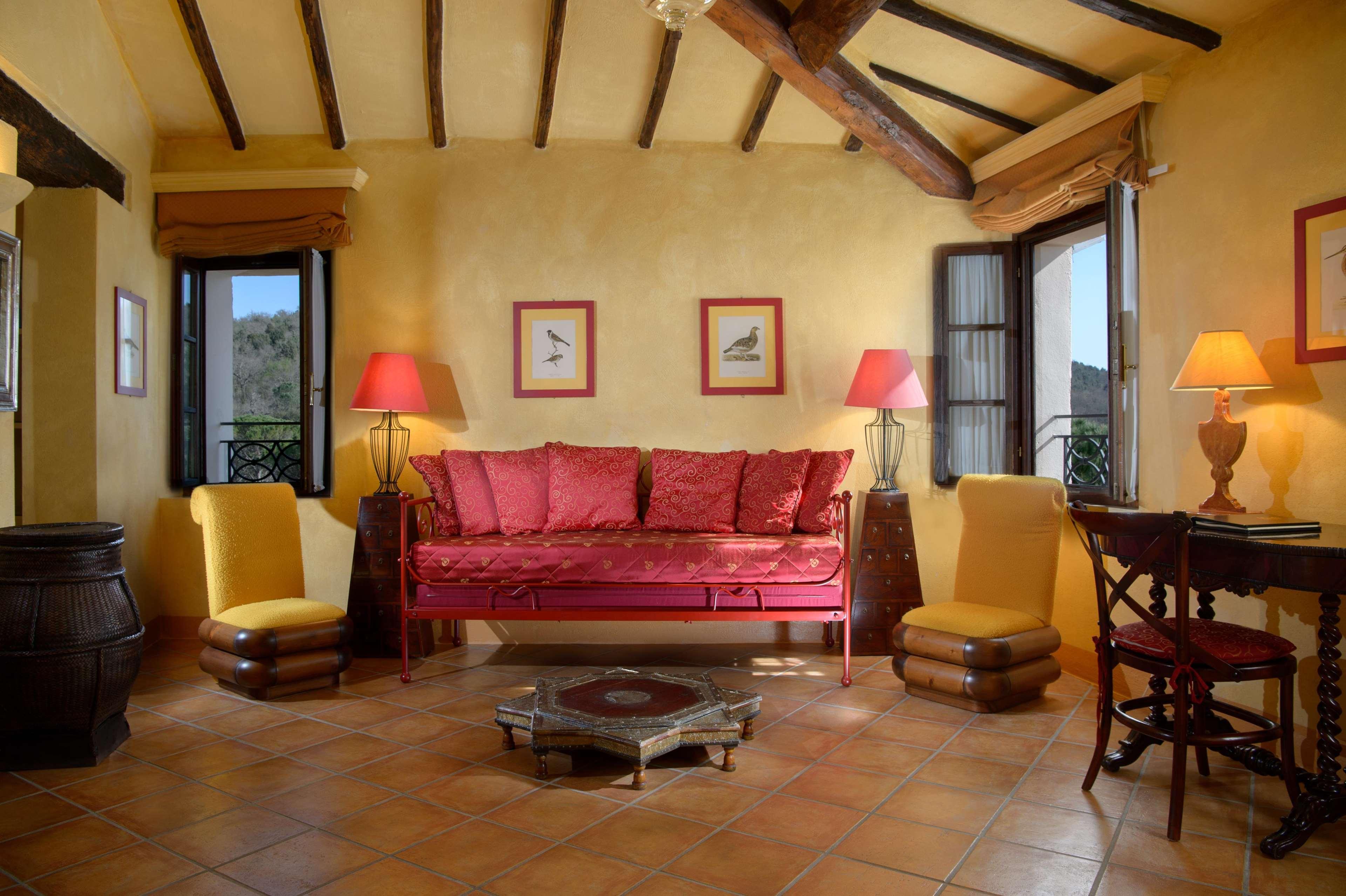 Junior Suite Queen Size Bed