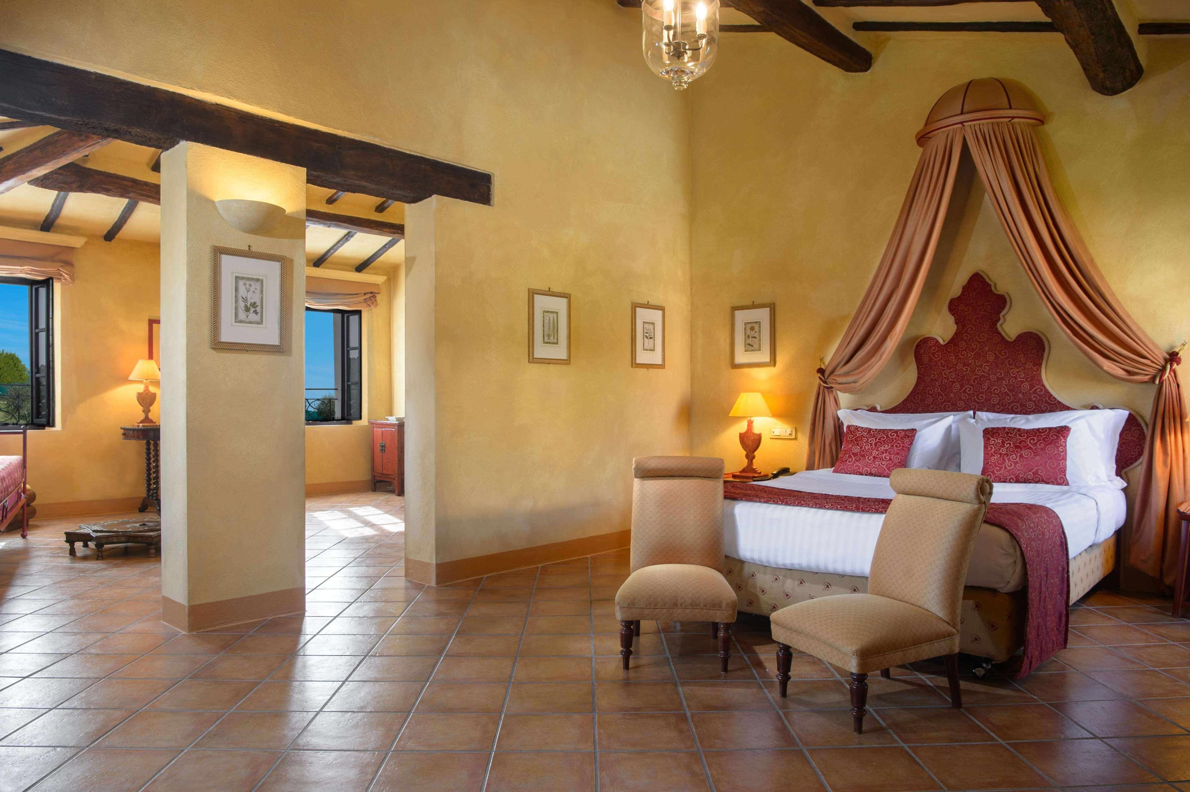 Junior Suite Queen Size Bed