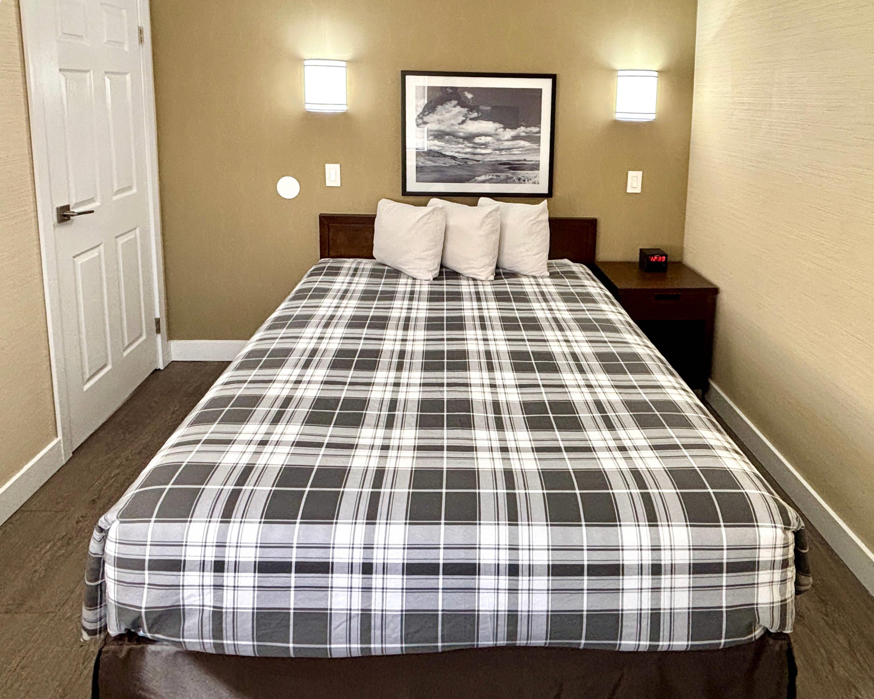 Suite Queen Size Bed