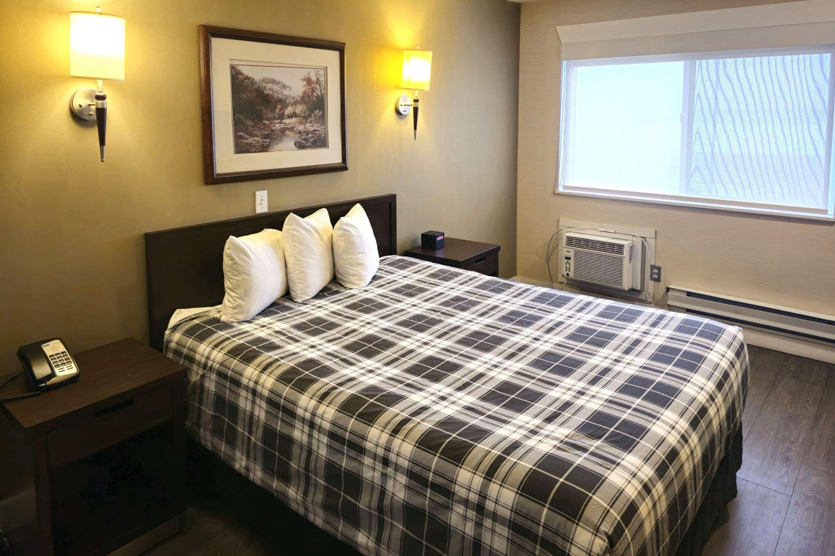 Double Accessible-queen Size Bed