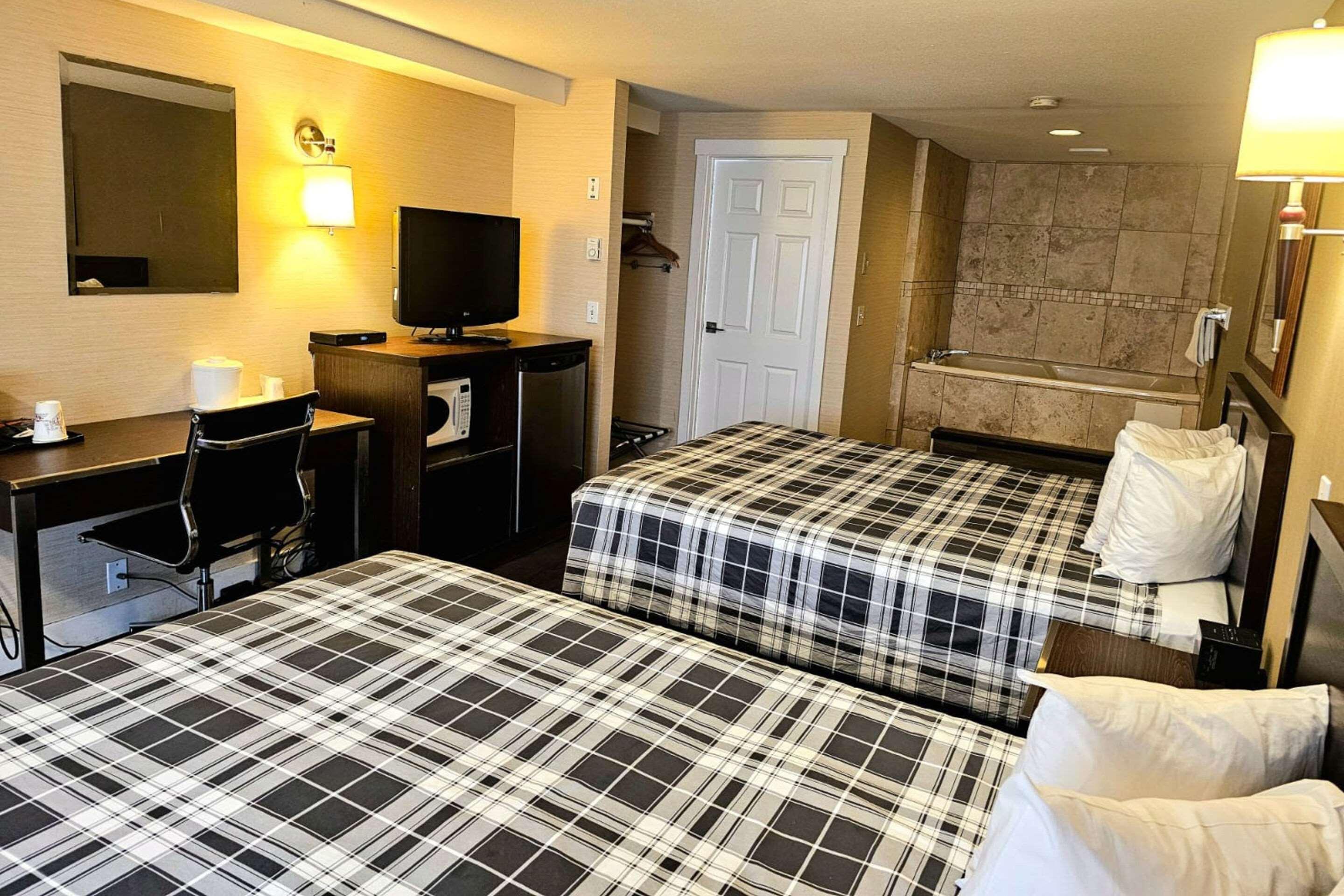 Suite Two Queen Beds