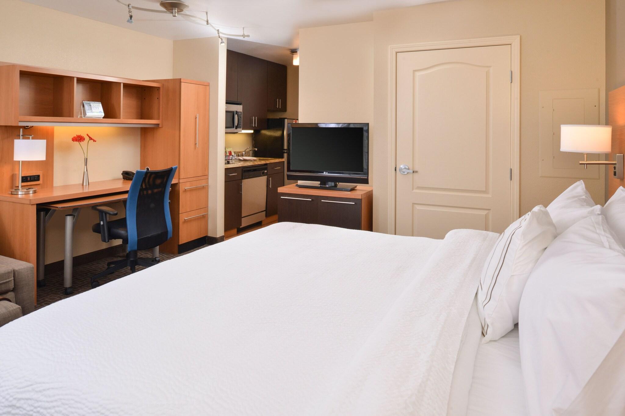 Studio Queen Size Bed