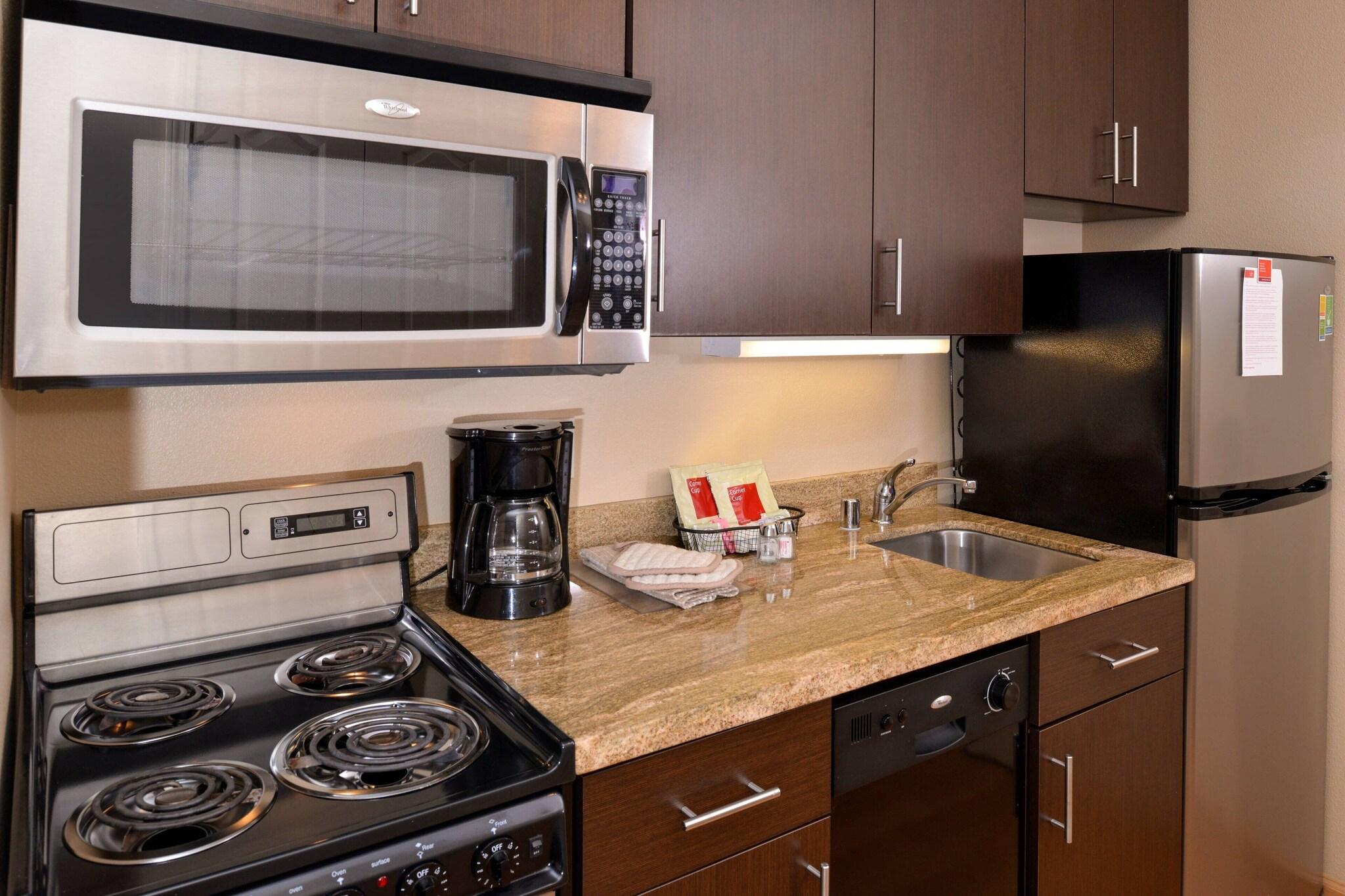 Studio Two Queen Beds