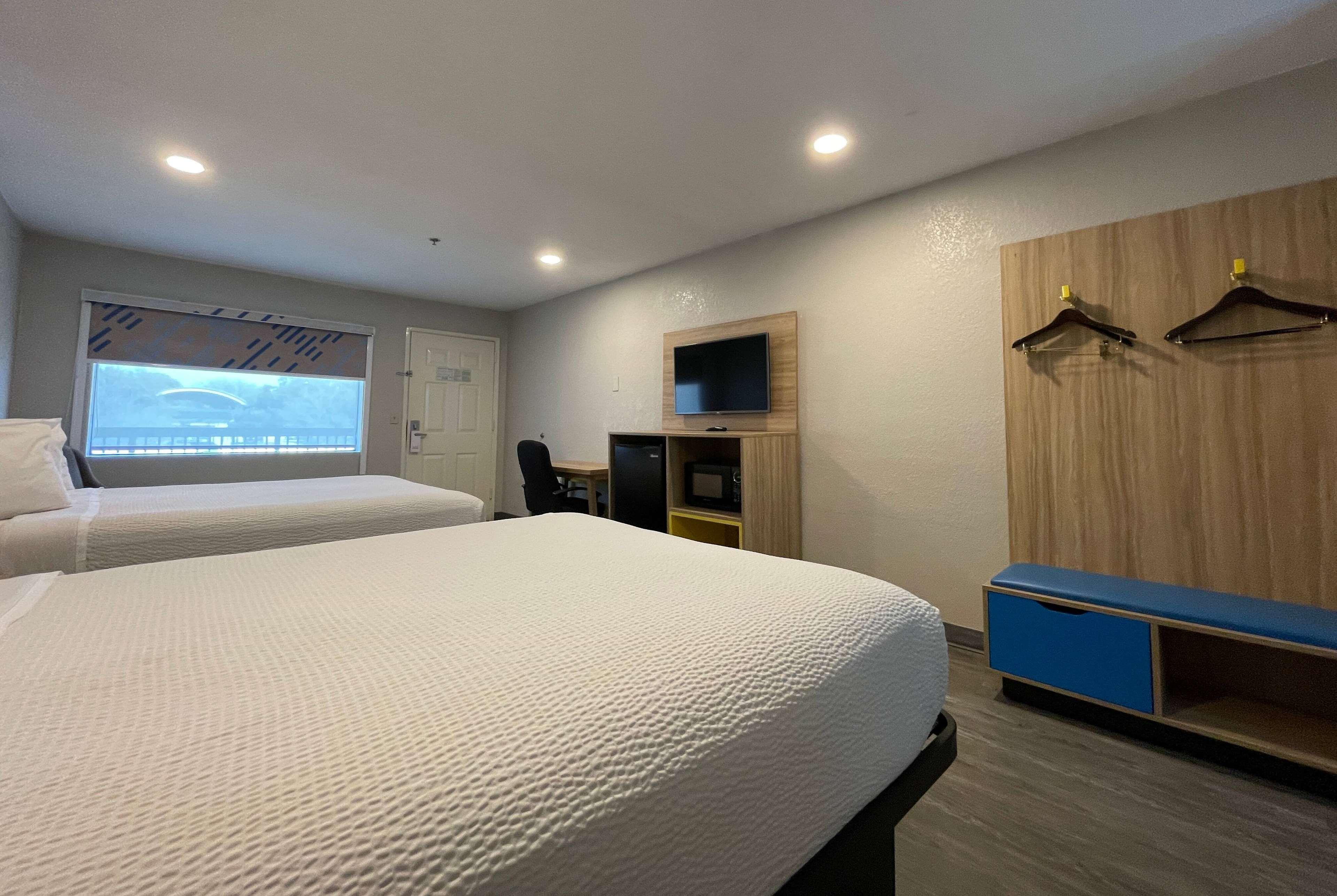 Quadruple Two Queen Beds