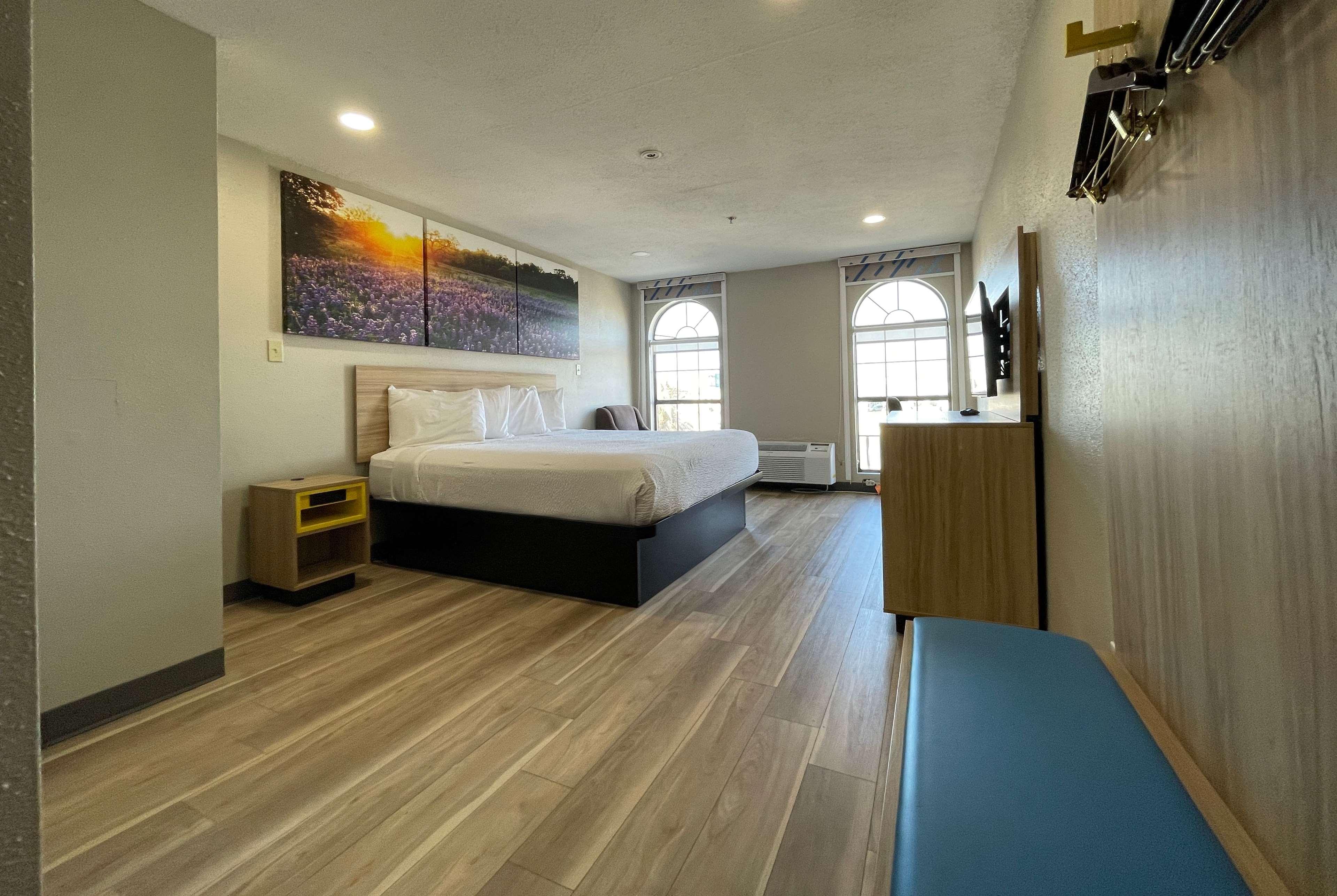 Double Business King Bed