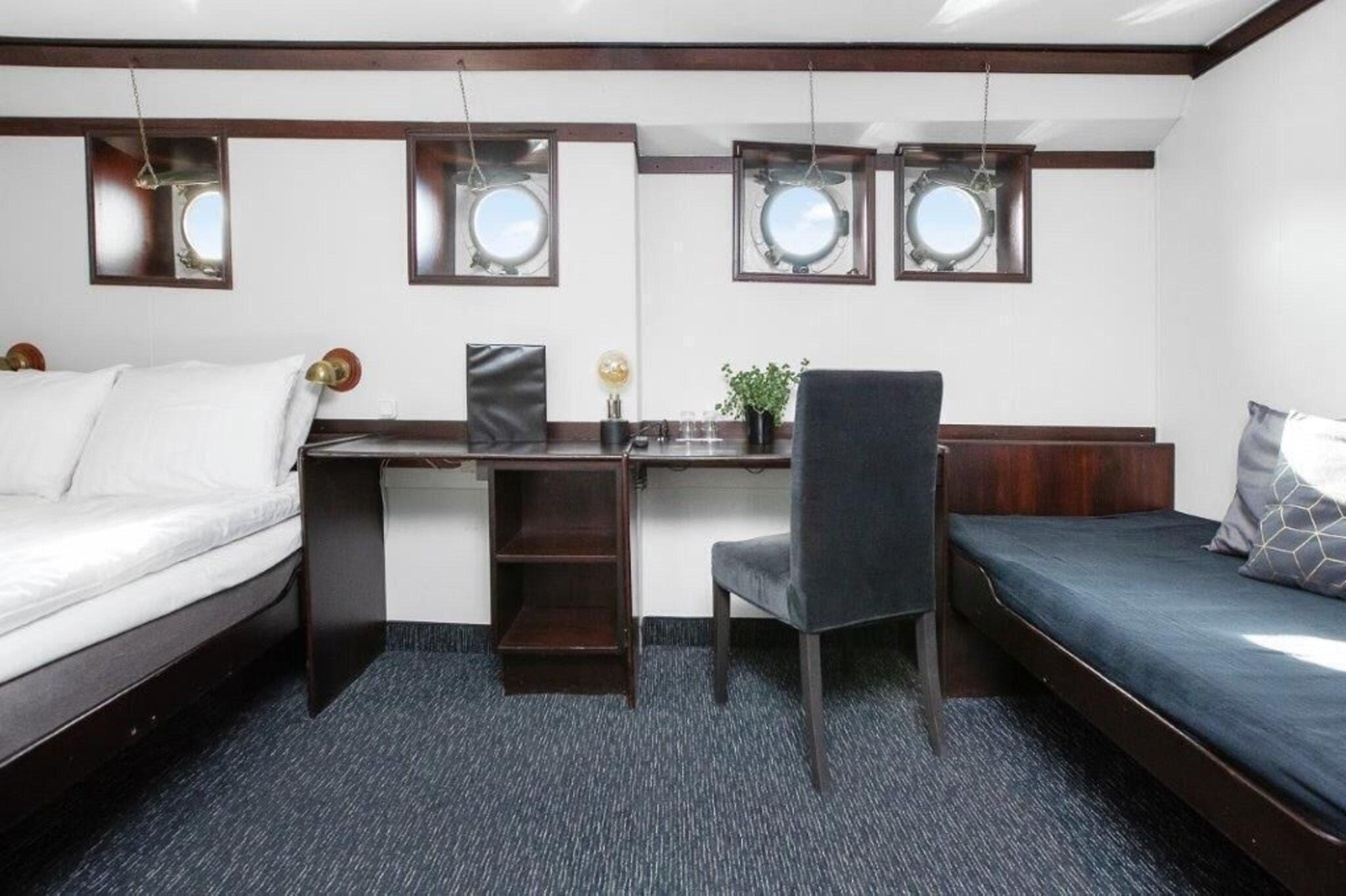 Double Deluxe Queen Bed