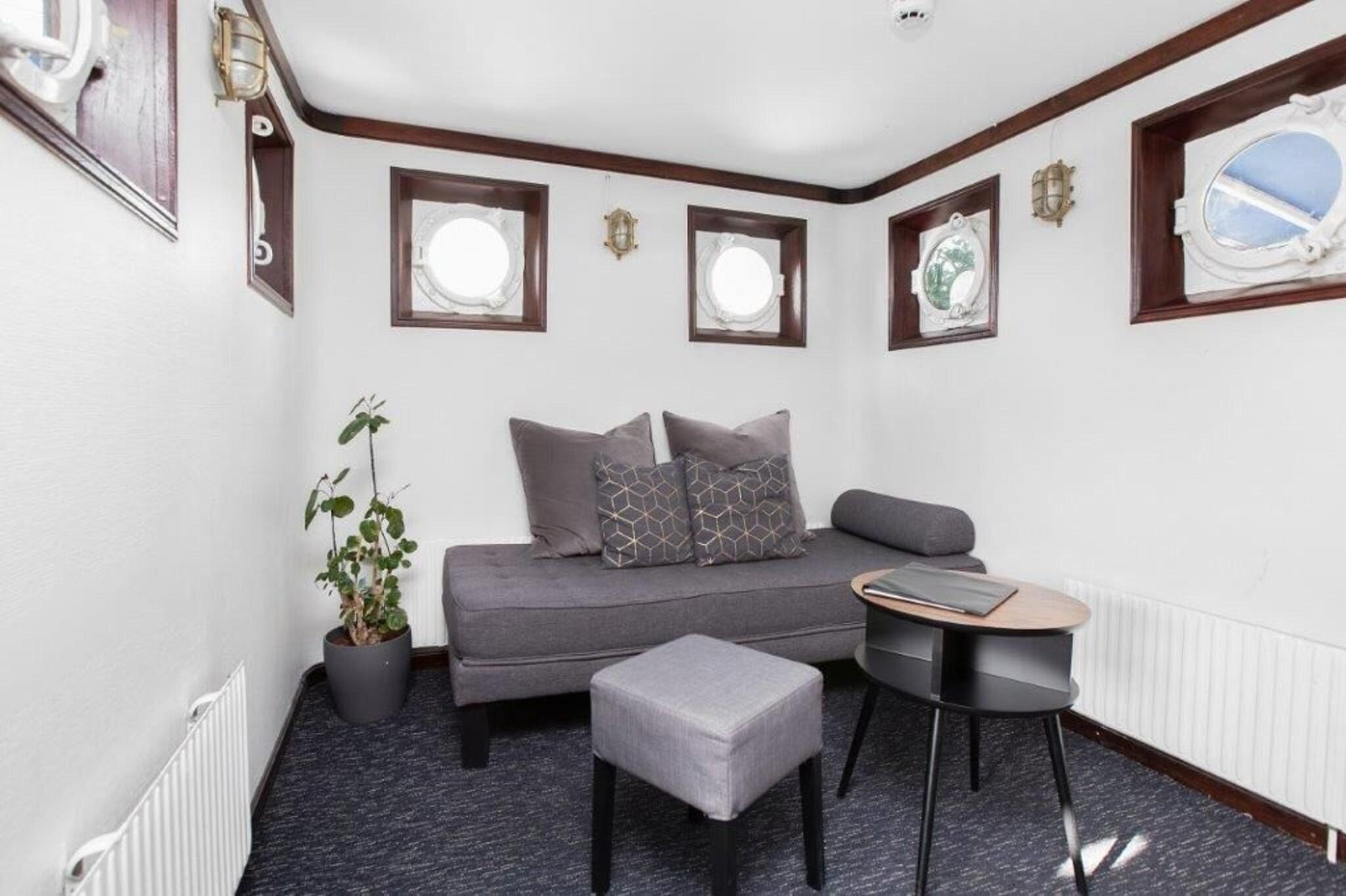 Suite Queen Size Bed