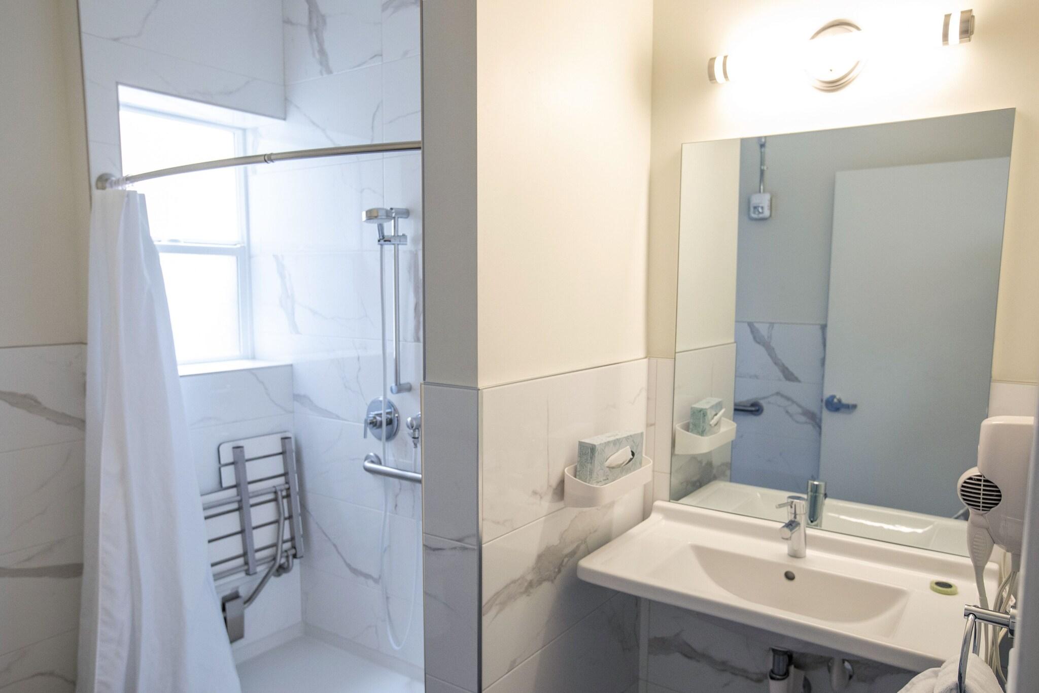 Suite Accessible-queen Size Bed