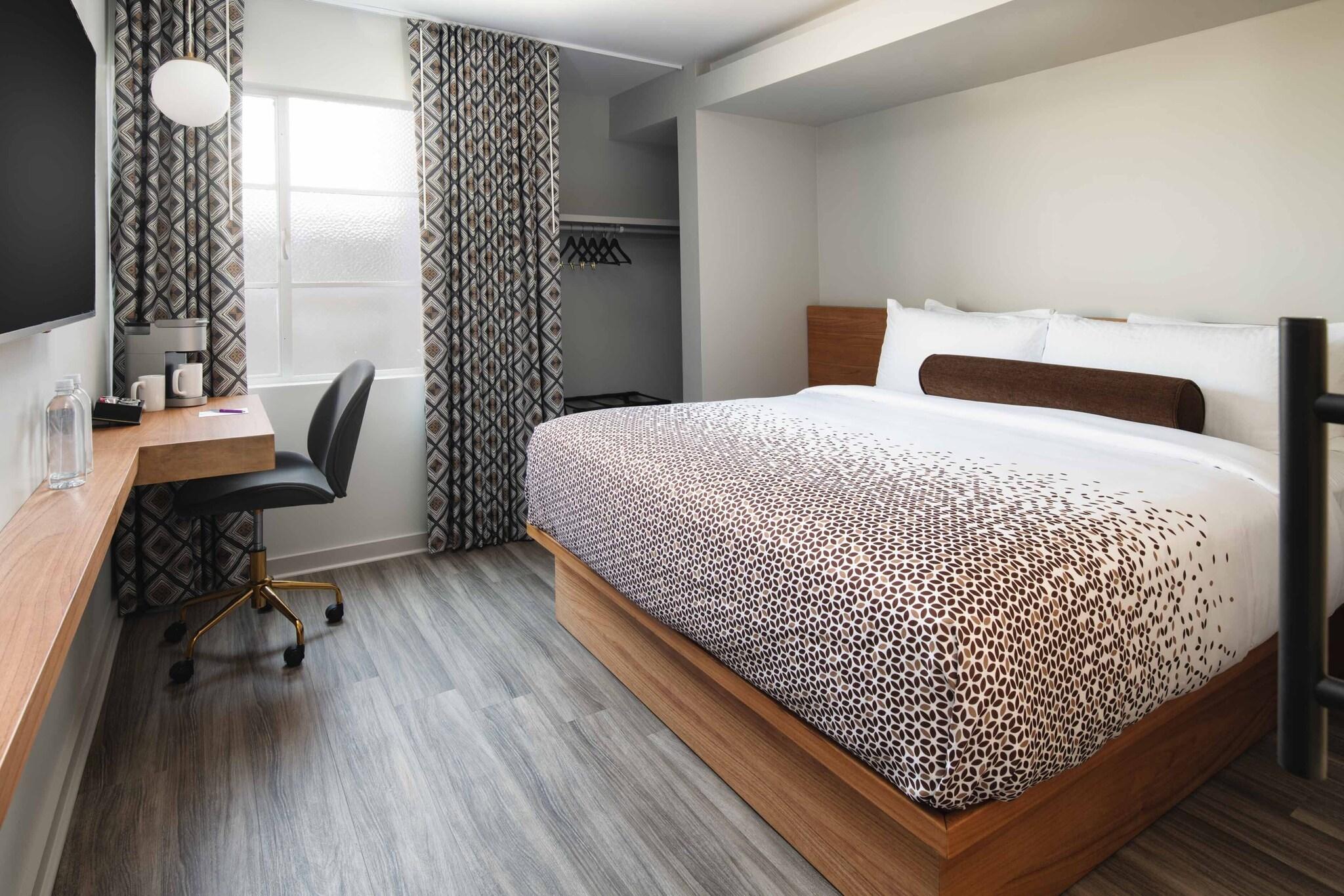 Double Deluxe King Bed