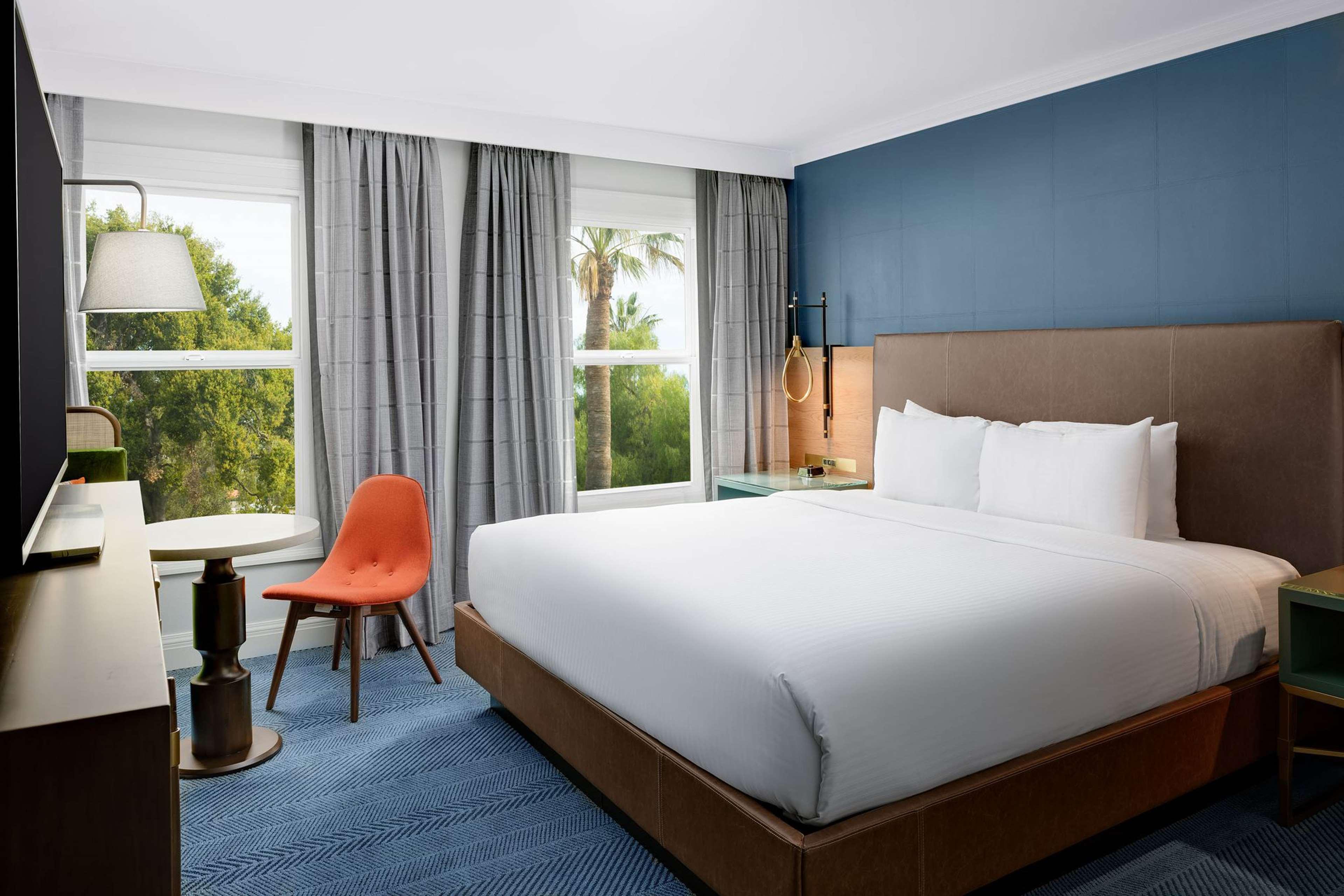 Double Deluxe King Bed