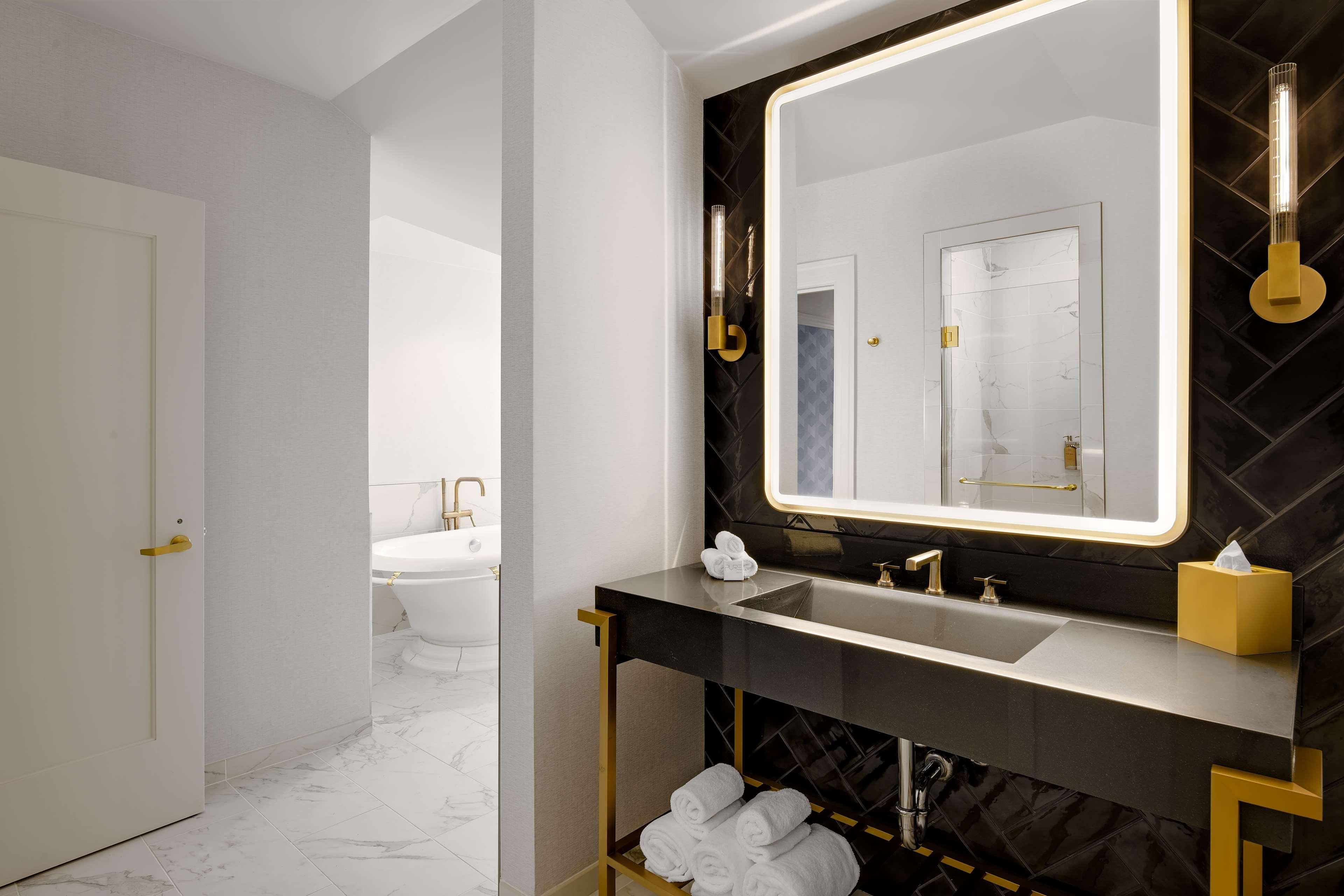 Suite Queen Size Bed