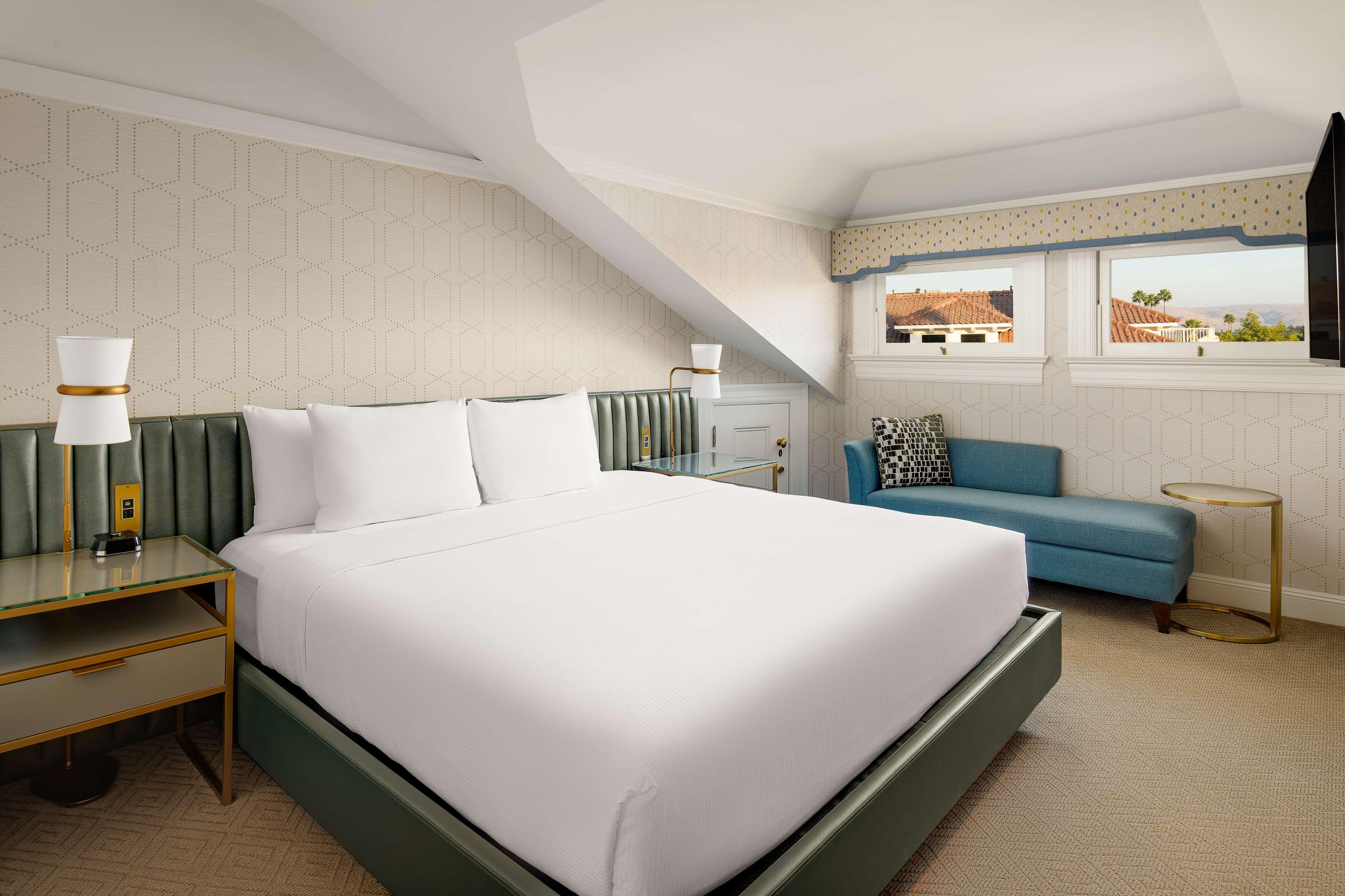 Suite Queen Size Bed