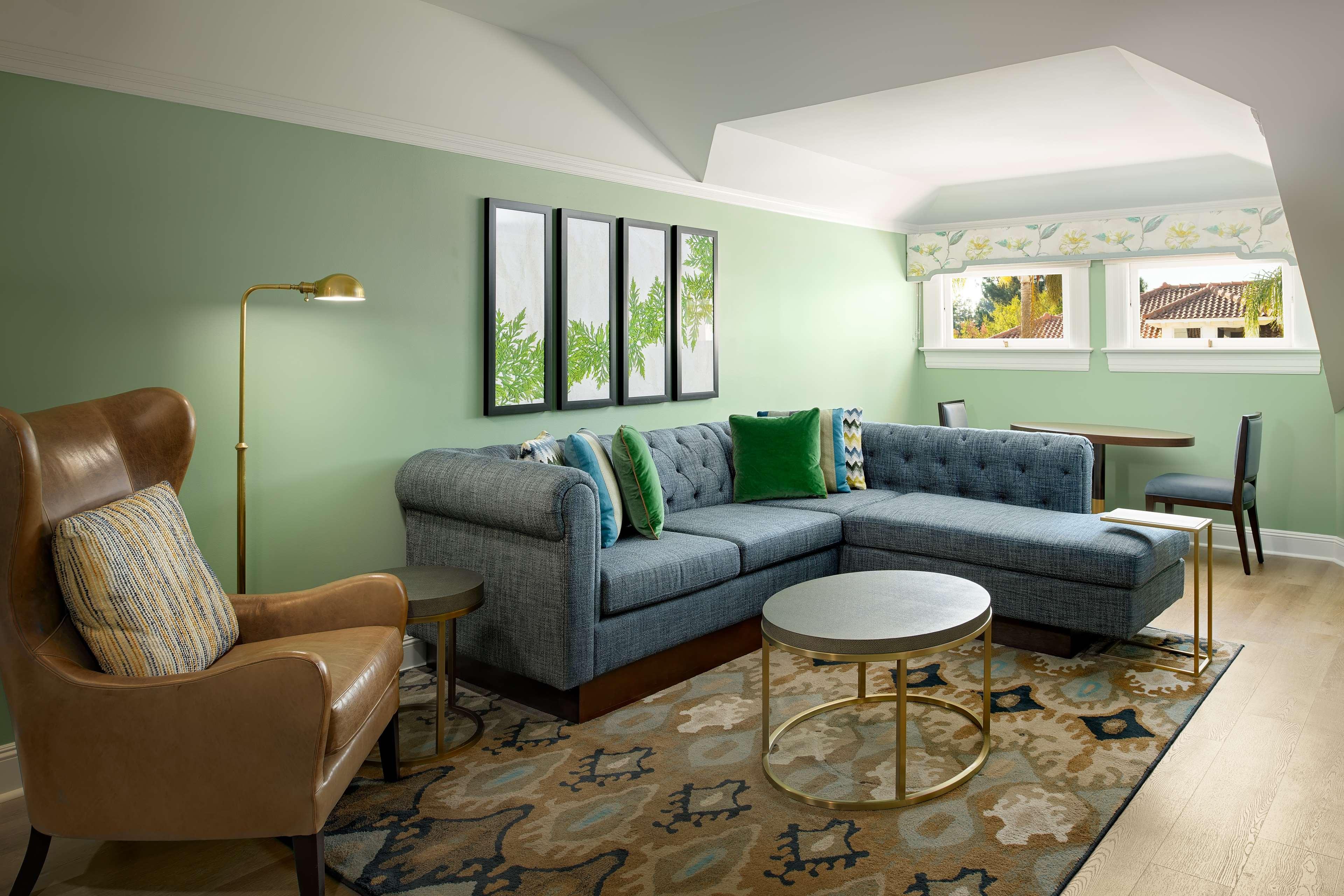 Suite Queen Size Bed