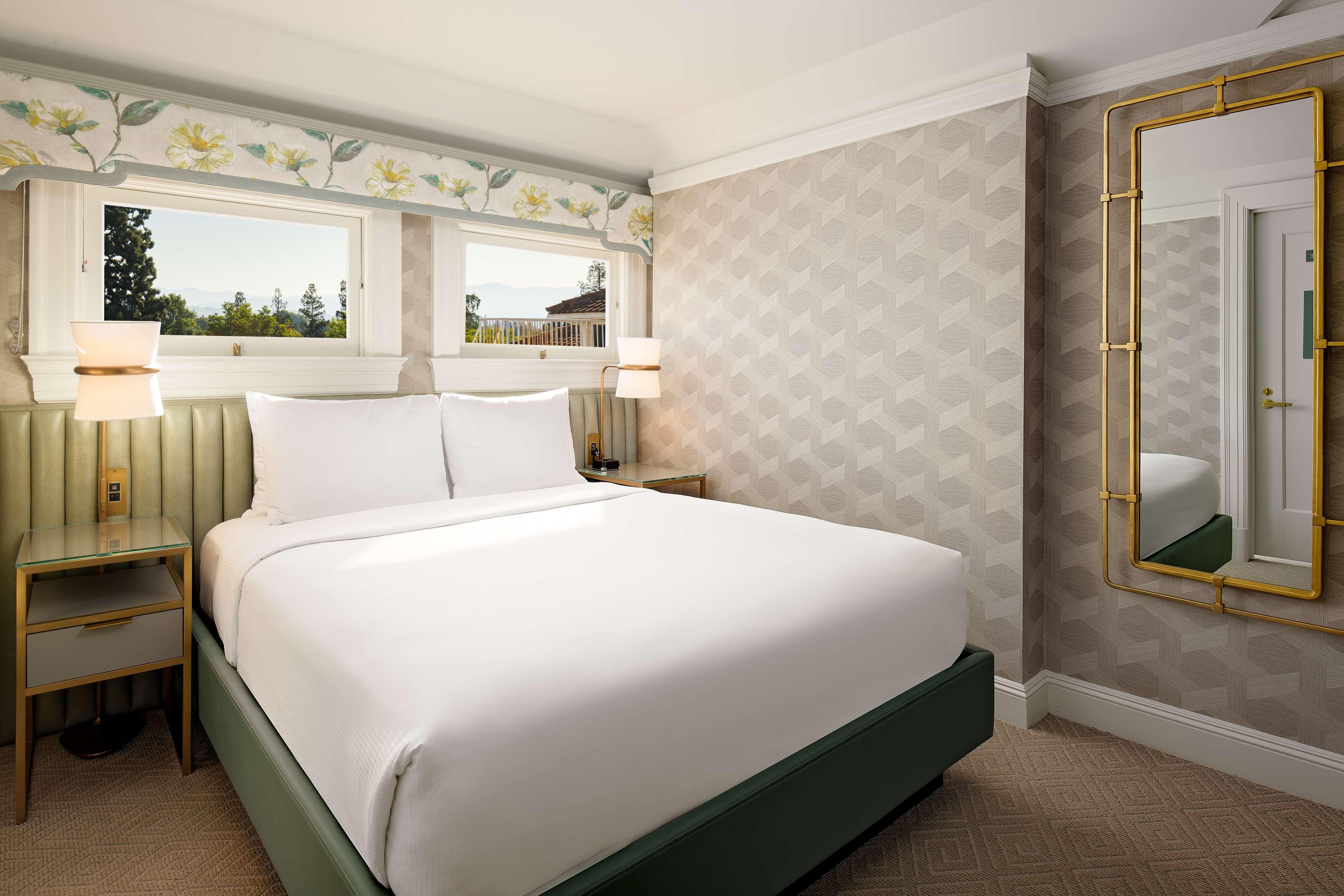 Suite Queen Size Bed