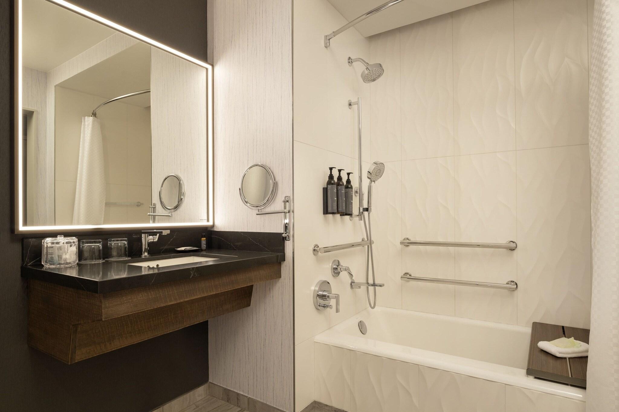 Junior Suite Accessible with Views