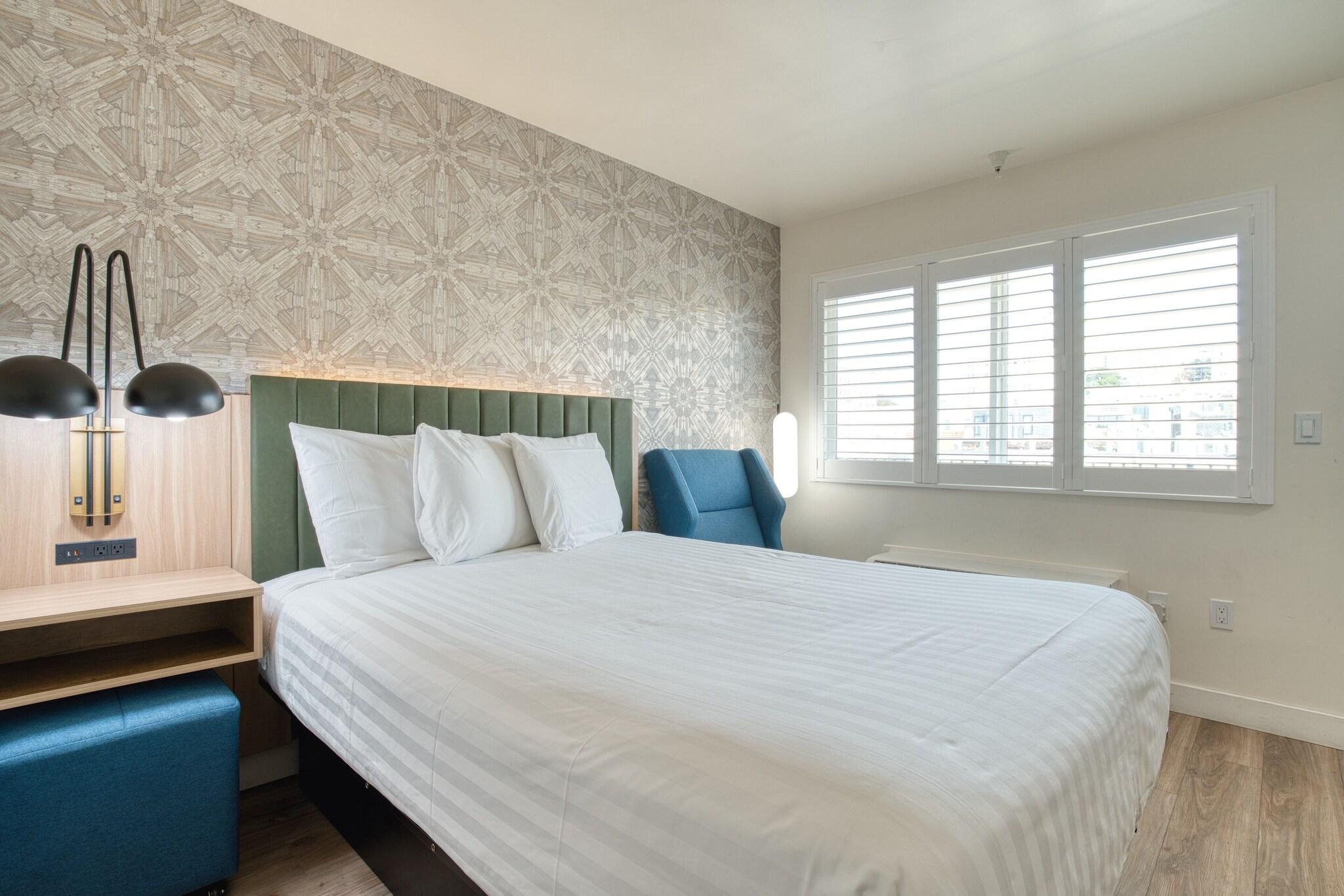 Double Deluxe Two Queen Beds