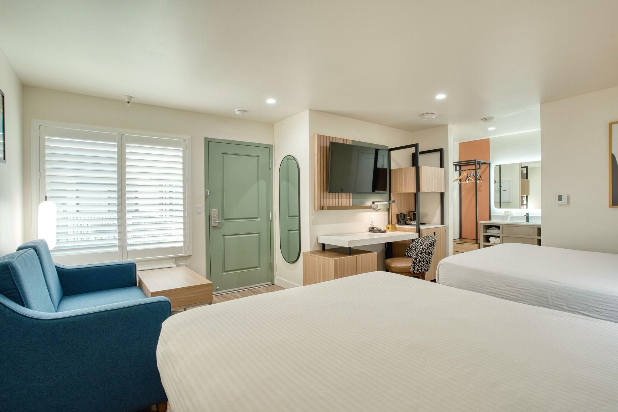 Double Deluxe Two Queen Beds