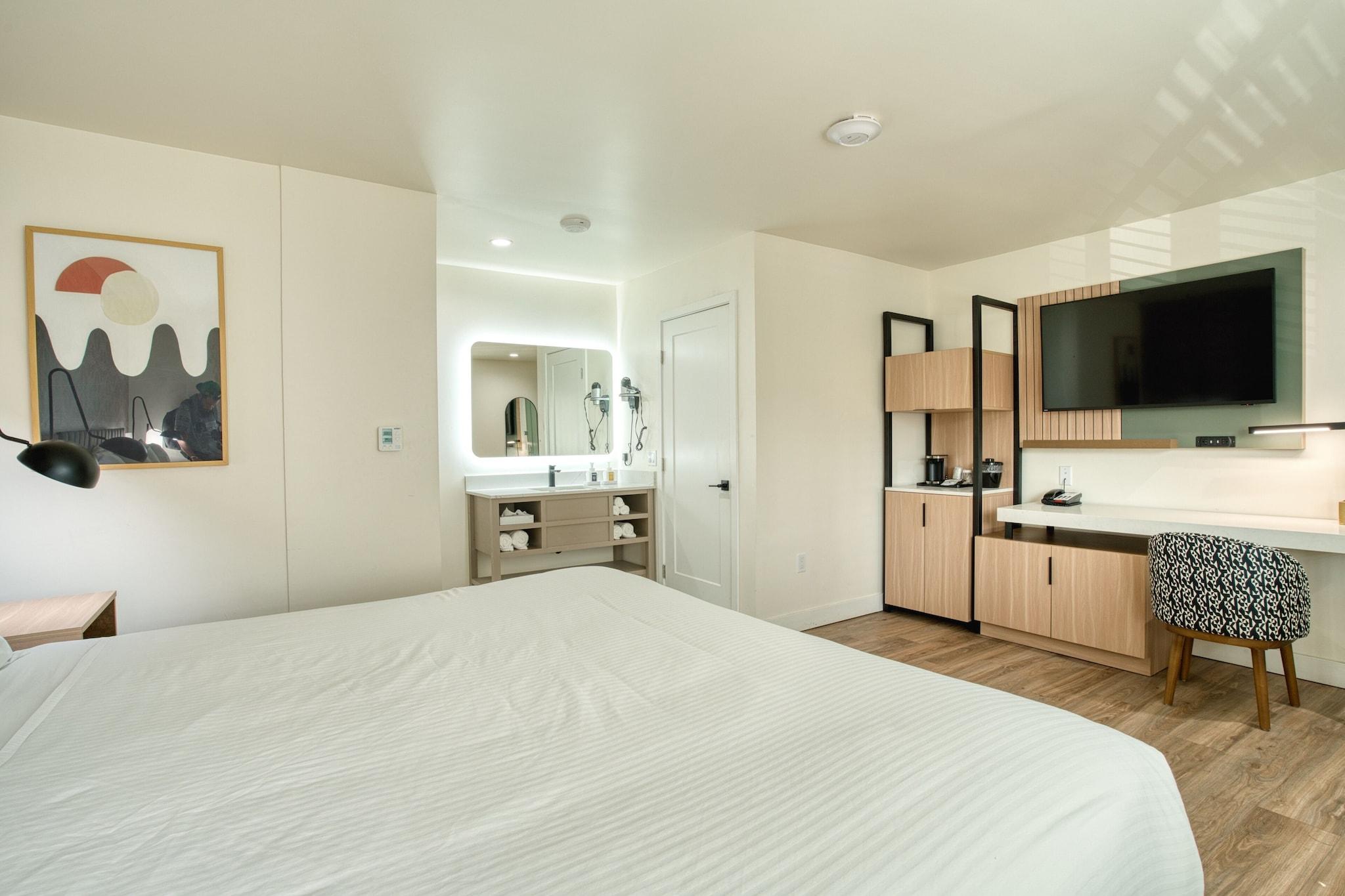 Double Deluxe Two Queen Beds