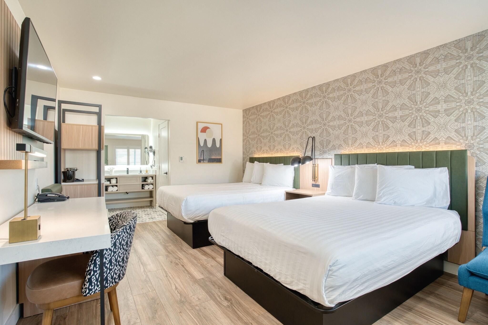 Double Deluxe Two Queen Beds