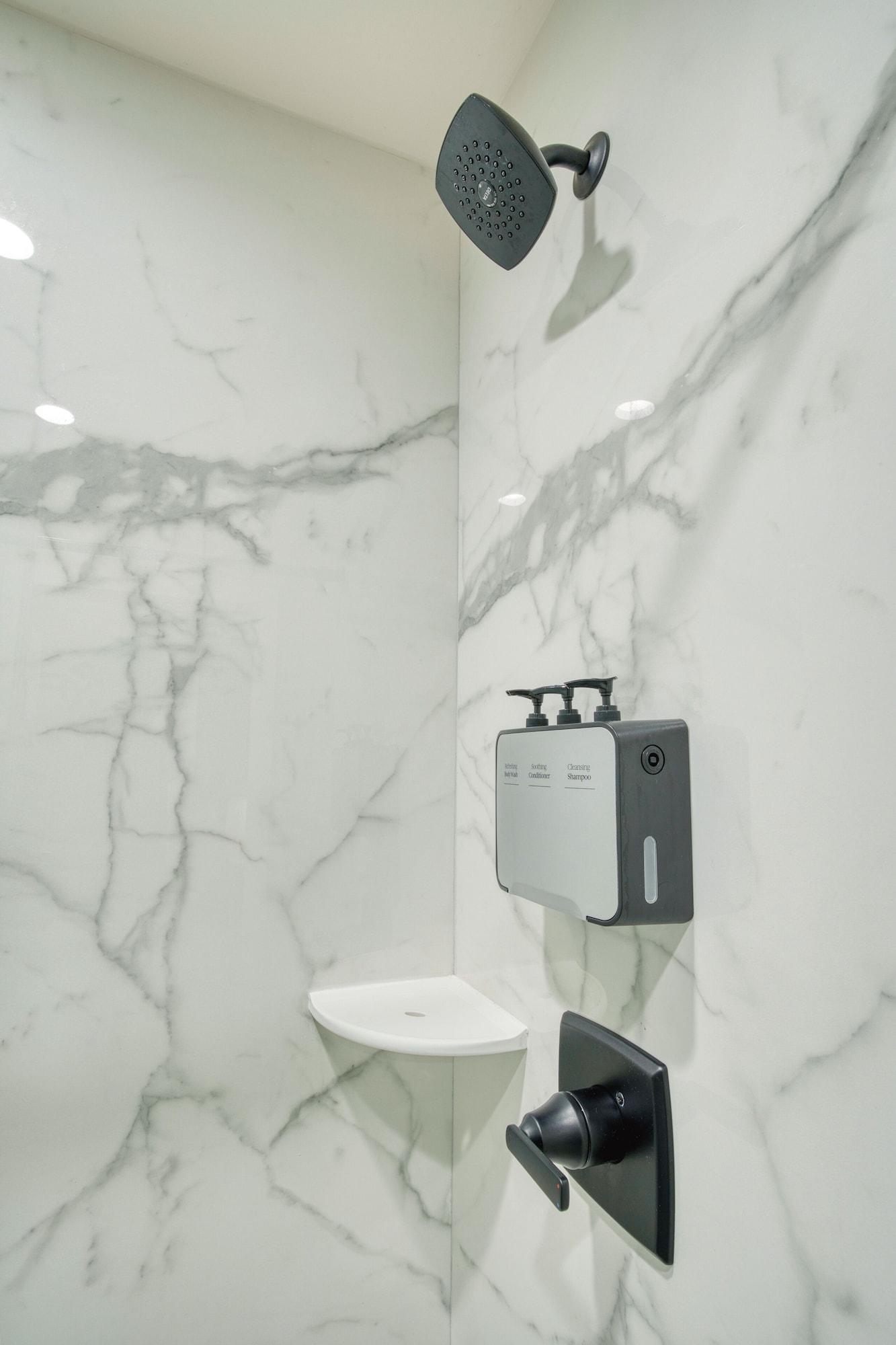 Double Deluxe King Bed